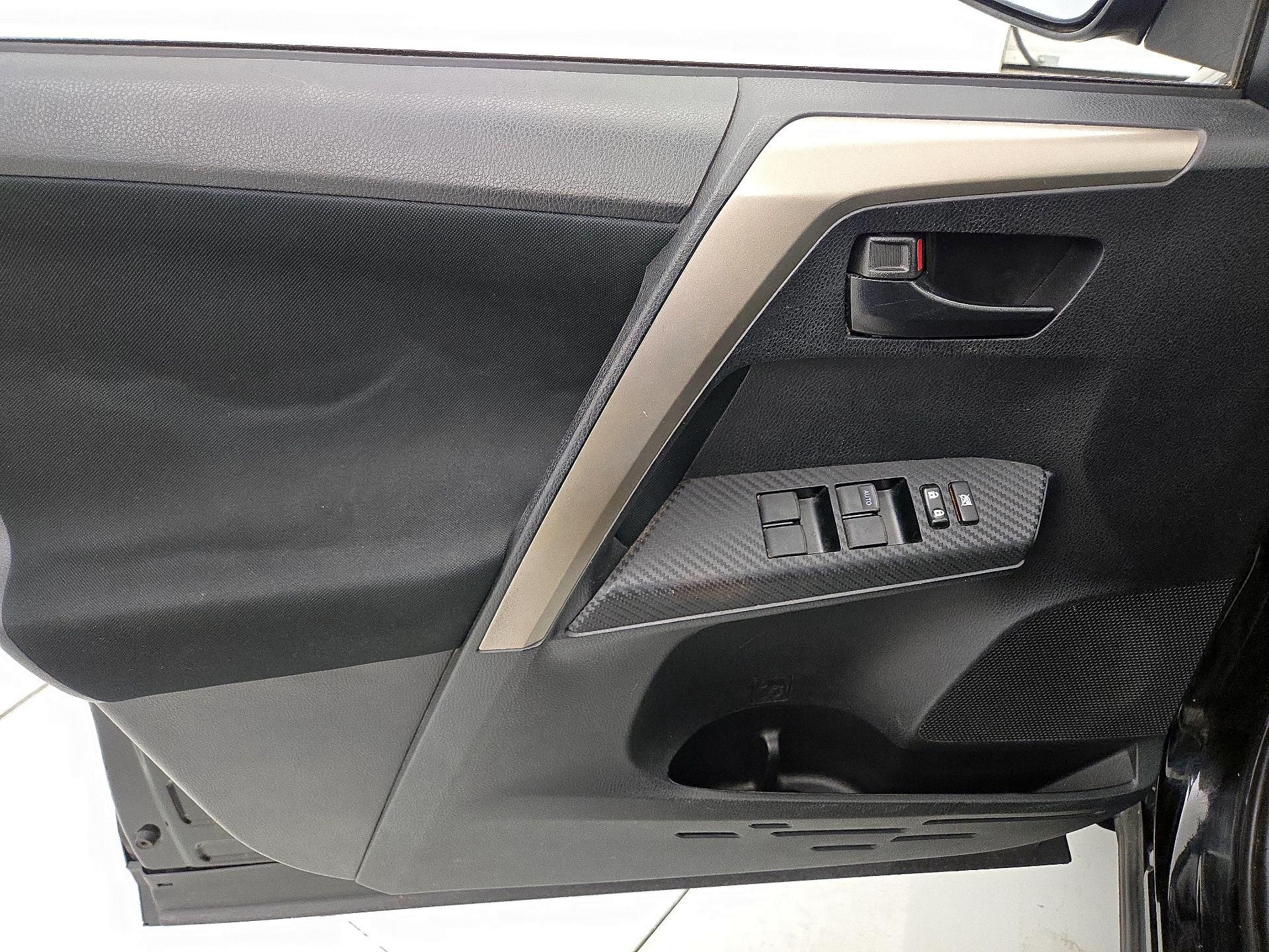 Thumbnail: 2015 Toyota RAV4 - 12