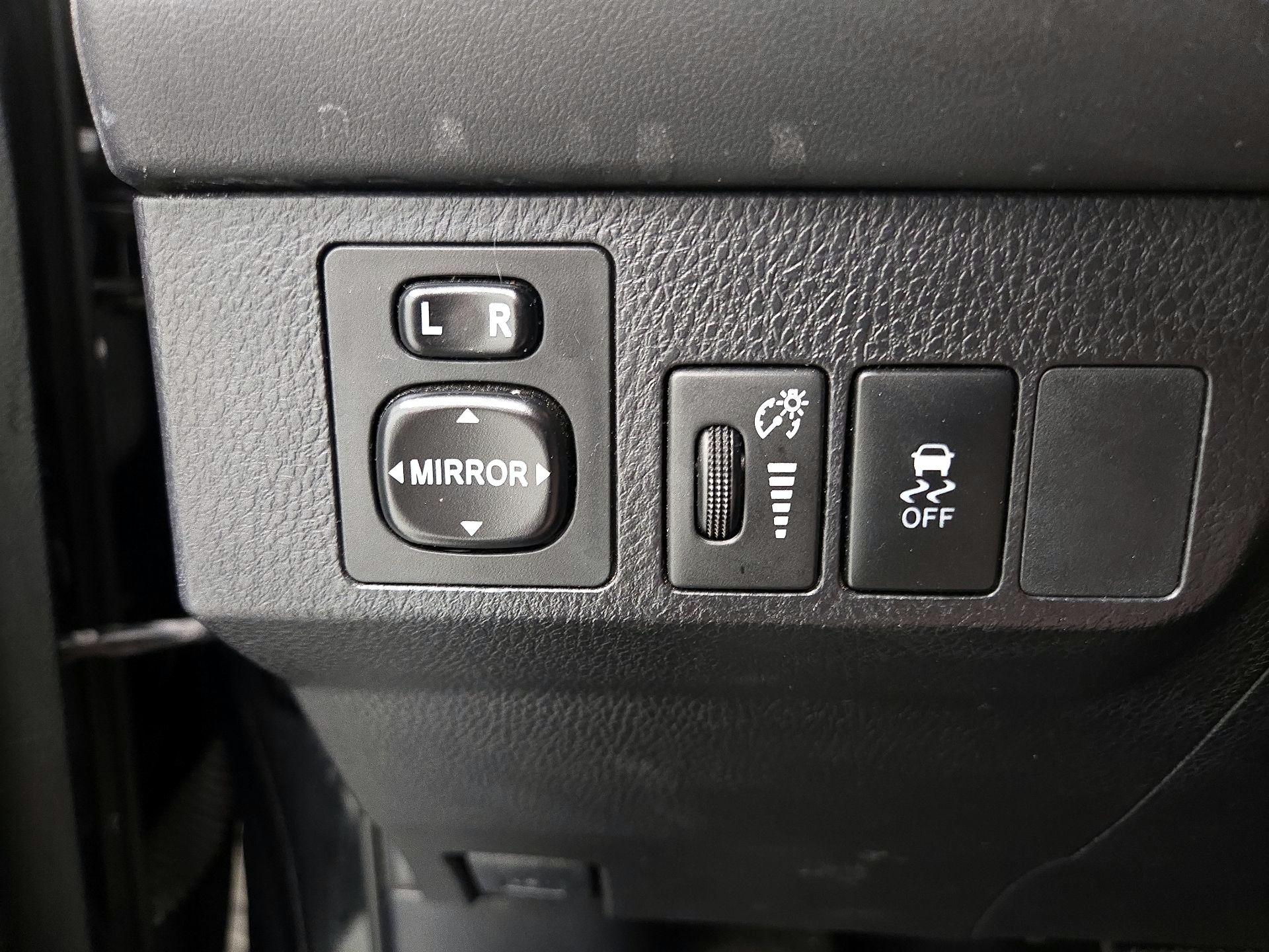 Thumbnail: 2015 Toyota RAV4 - 13