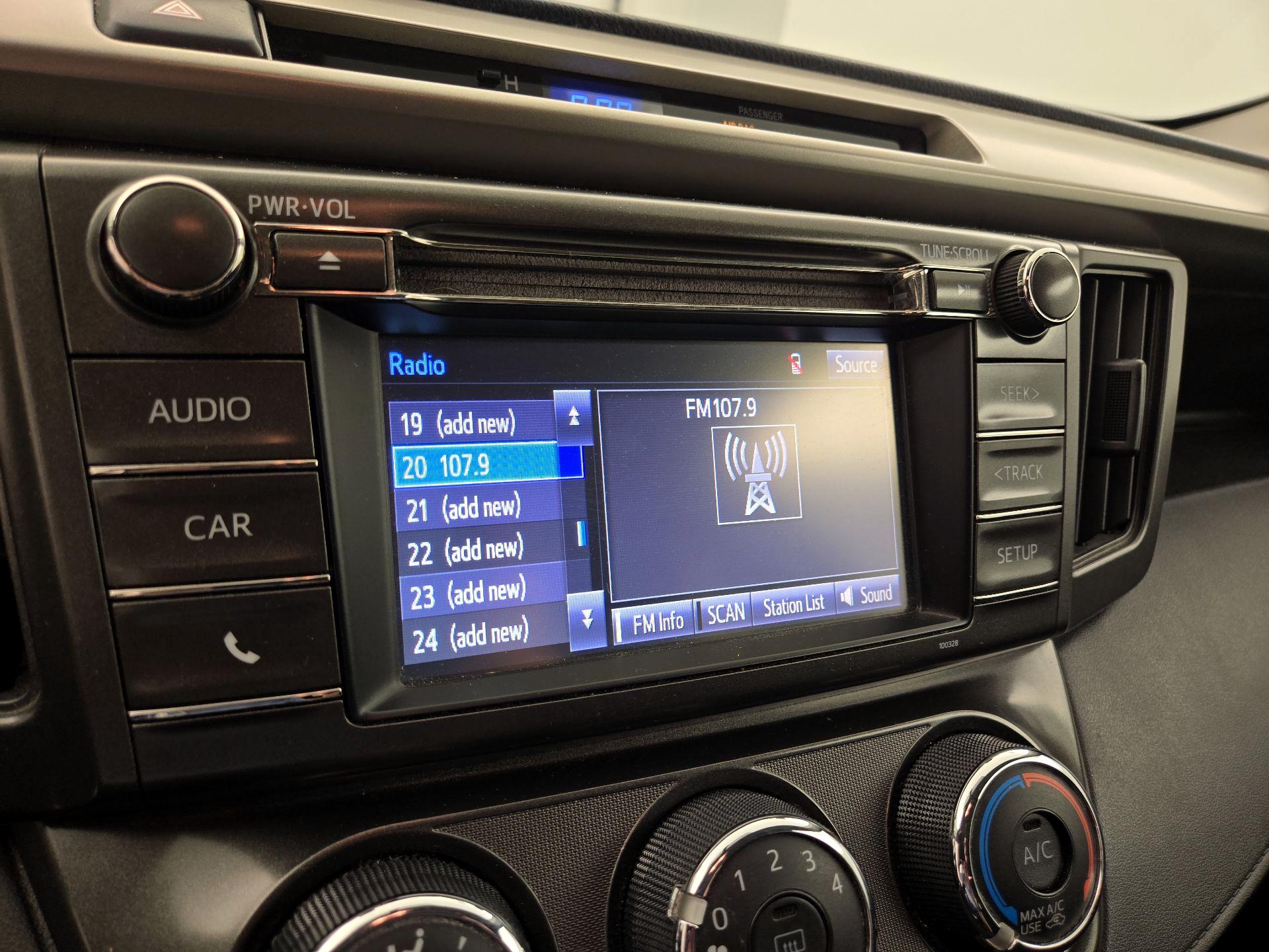 Thumbnail: 2015 Toyota RAV4 - 15