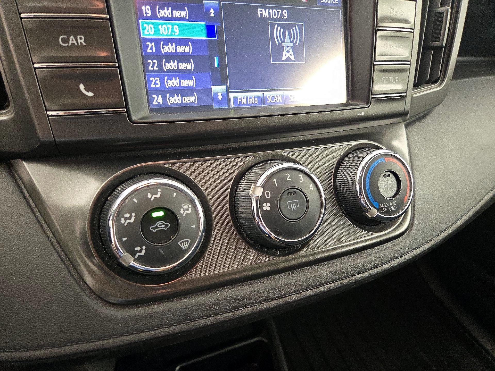 Thumbnail: 2015 Toyota RAV4 - 16