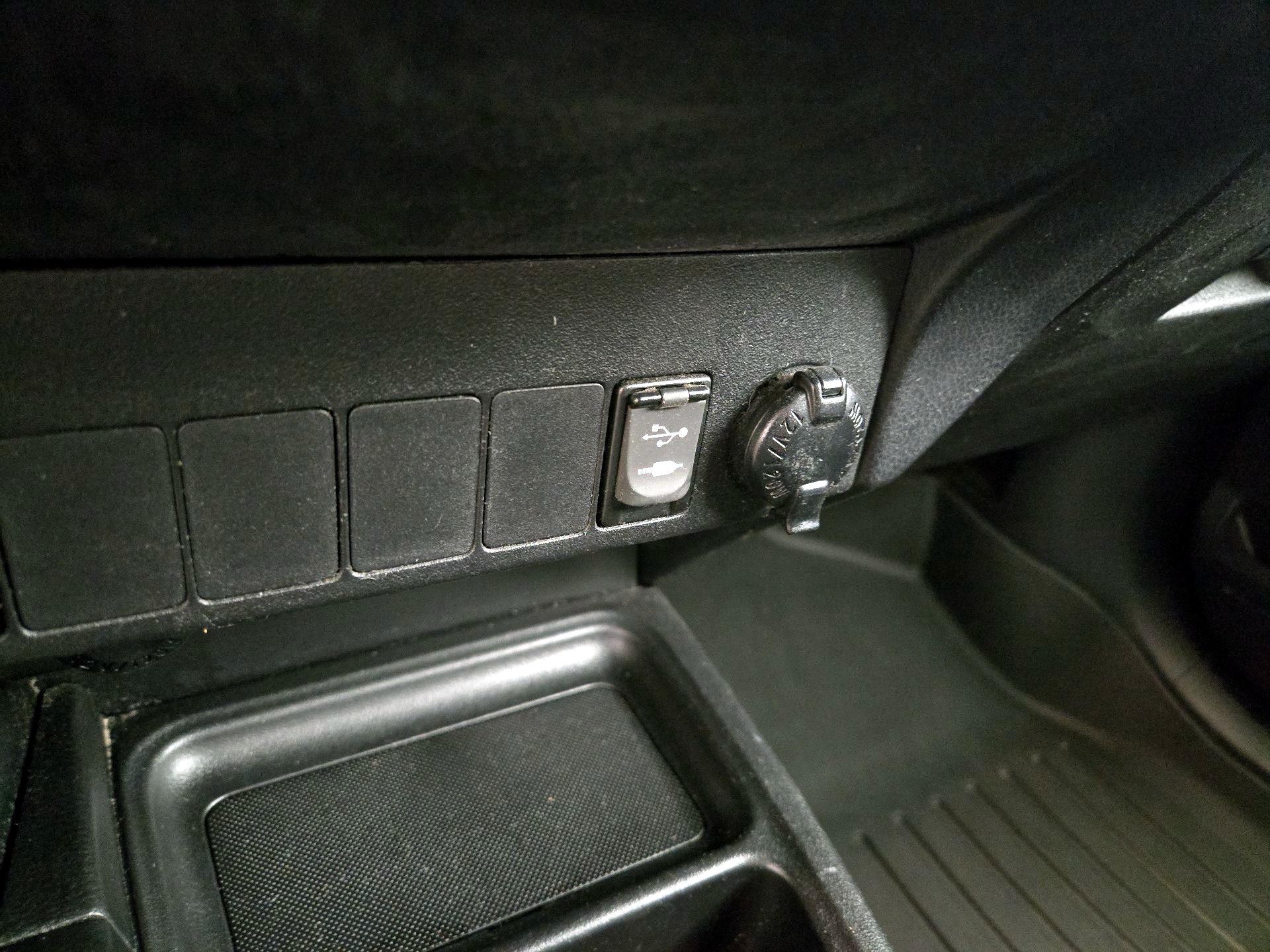 Thumbnail: 2015 Toyota RAV4 - 18