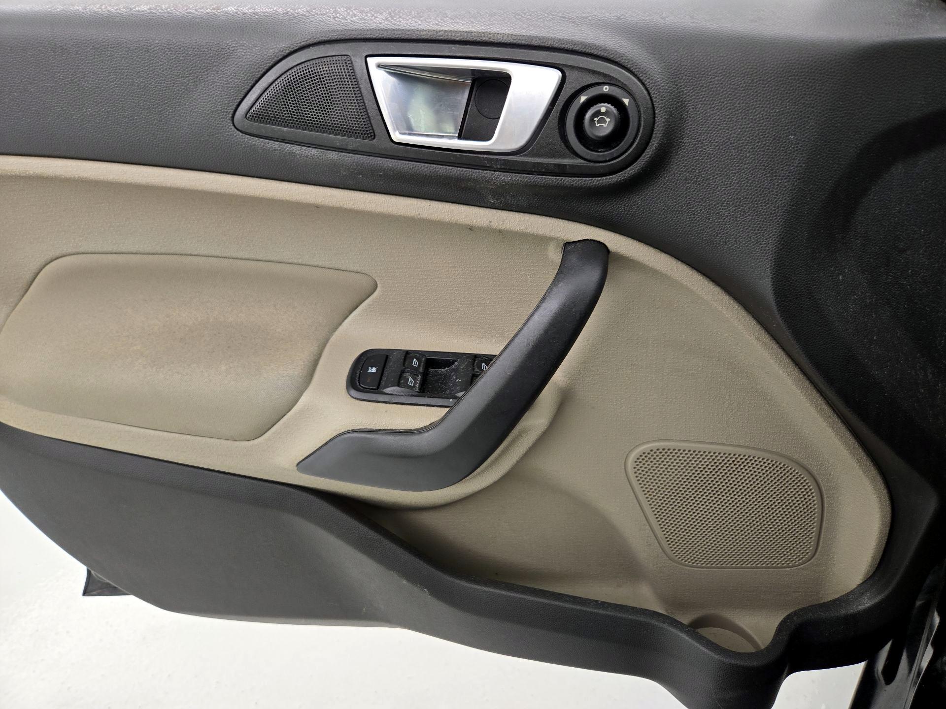 Thumbnail: 2015 Ford Fiesta - 12