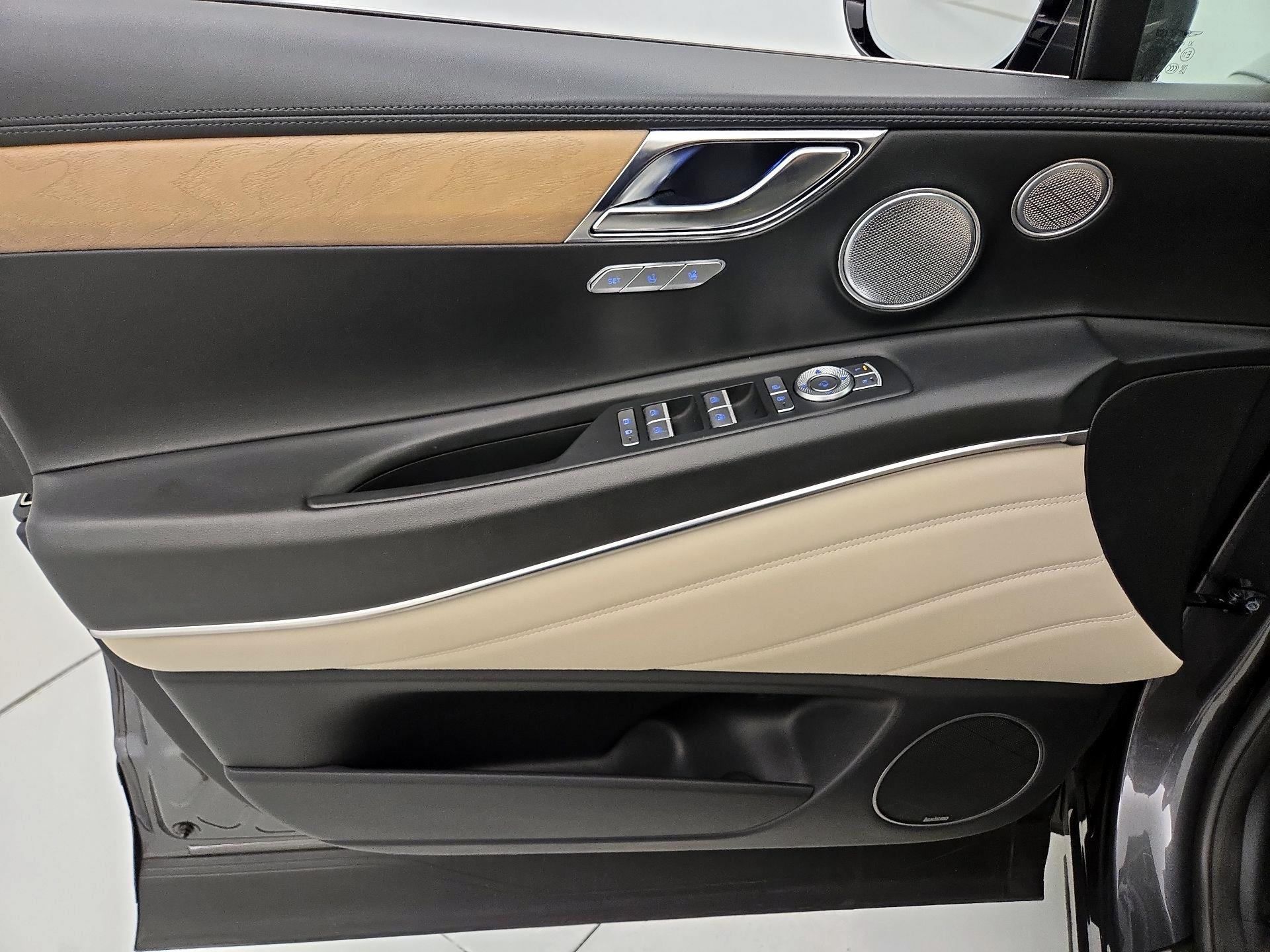 Thumbnail: 2021 Genesis GV80 - 12