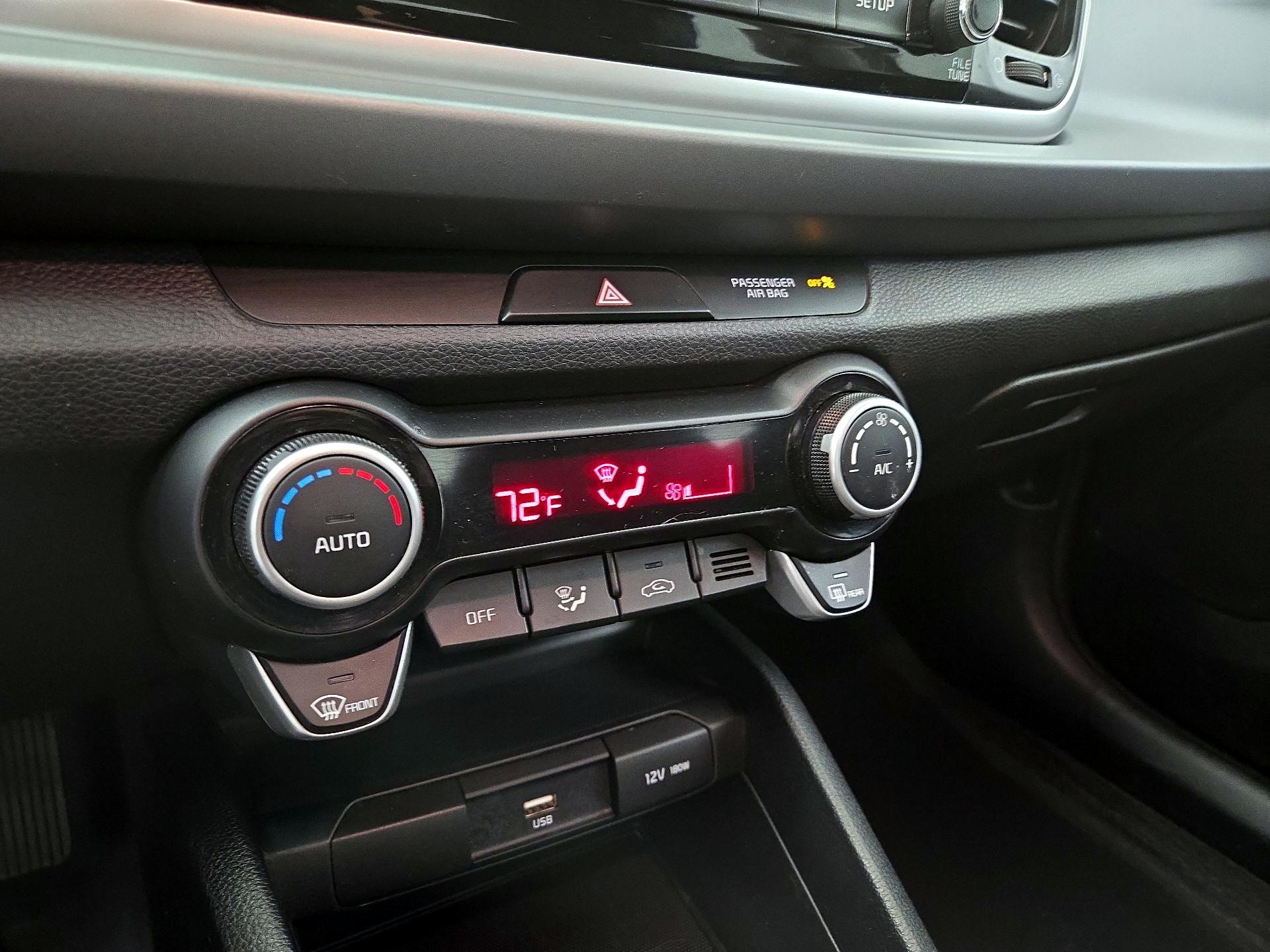 Thumbnail: 2022 Kia Rio - 16