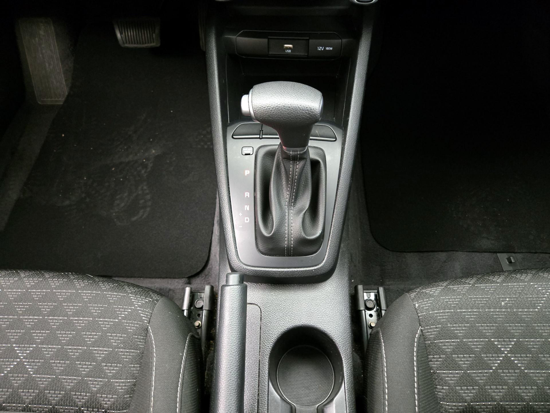 Thumbnail: 2022 Kia Rio - 17