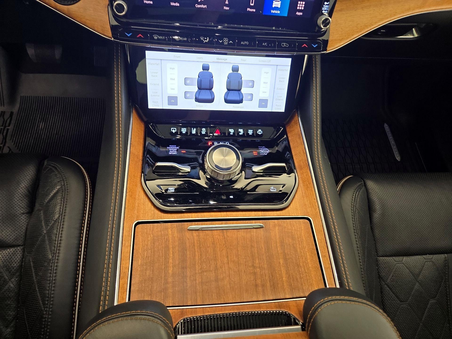 Thumbnail: 2022 Jeep Grand Wagoneer - 18