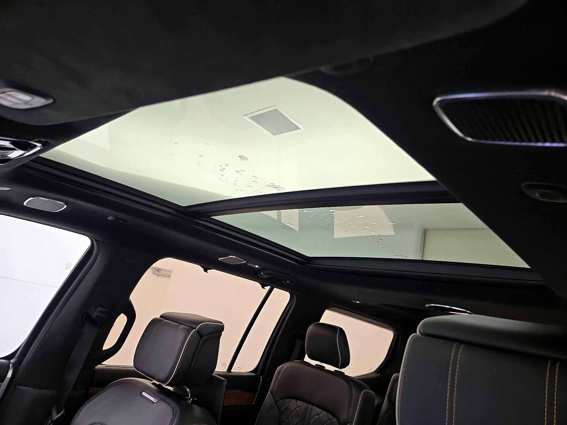 Thumbnail: 2022 Jeep Grand Wagoneer - 20