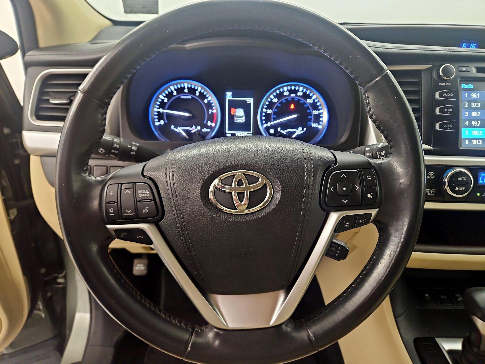 Thumbnail: 2017 Toyota Highlander - 10