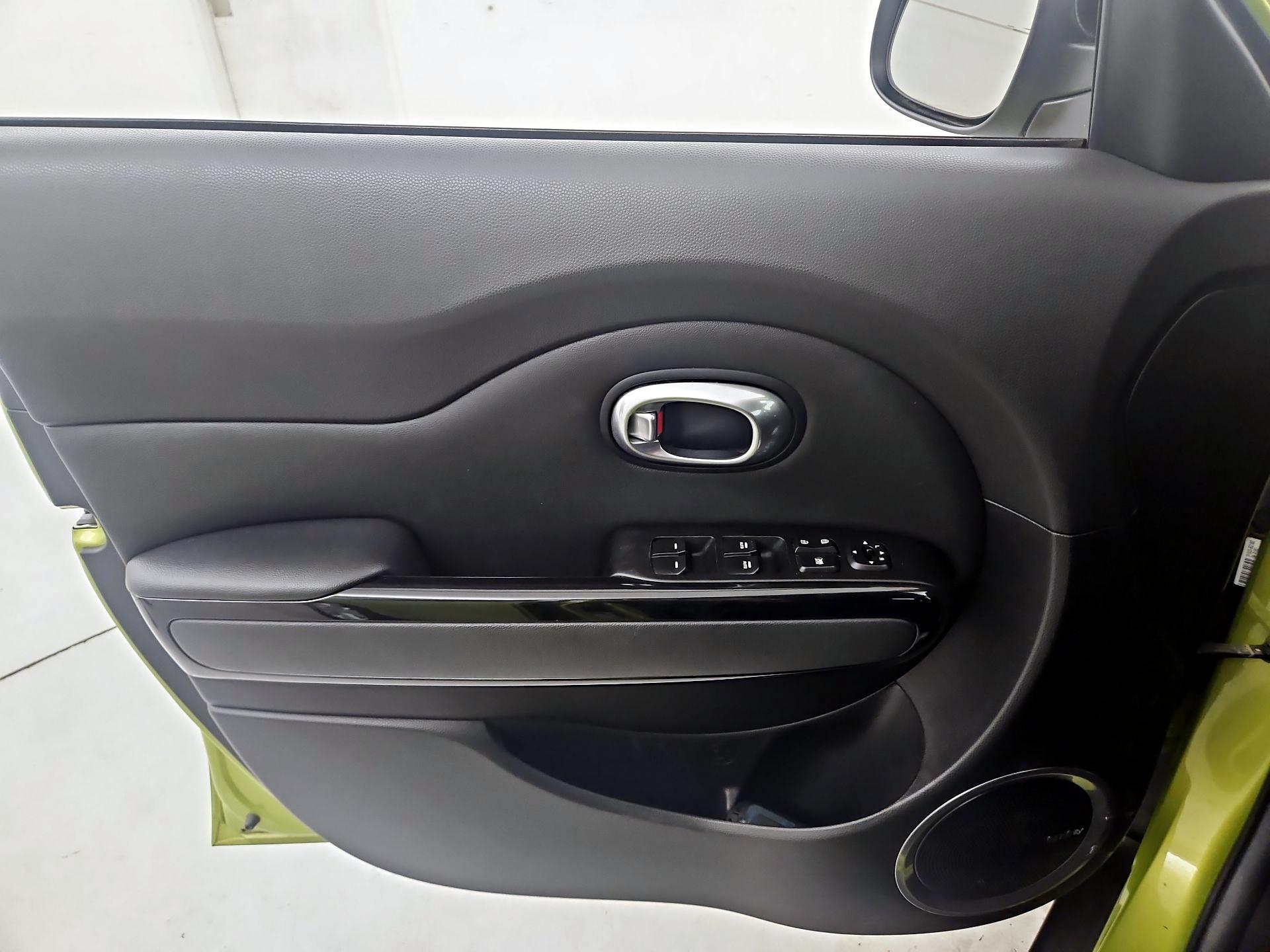 Thumbnail: 2015 Kia Soul - 12