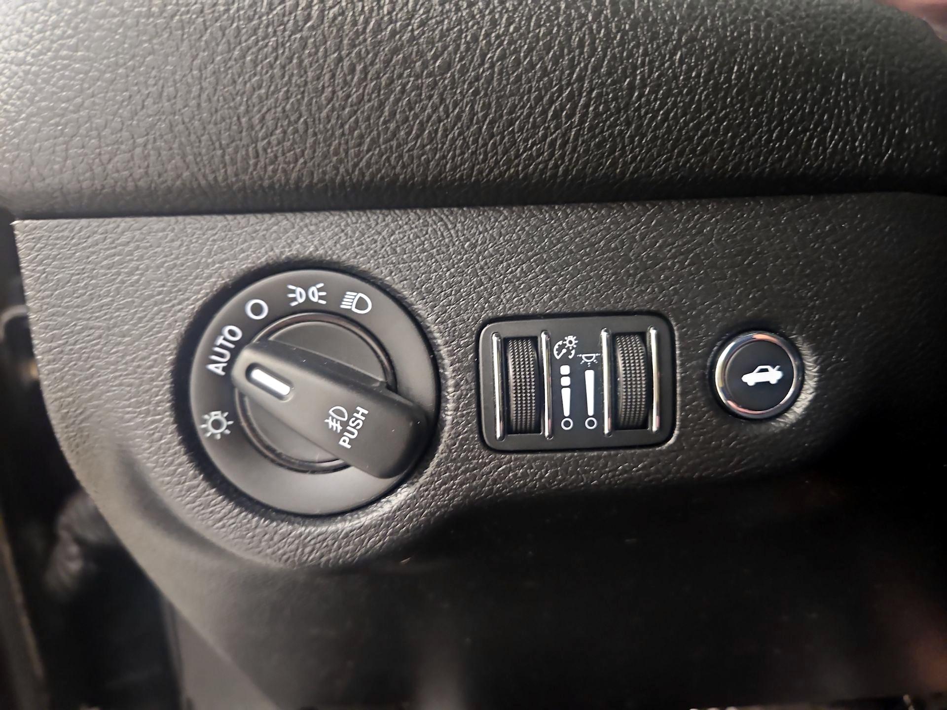 Thumbnail: 2015 Dodge Challenger - 13