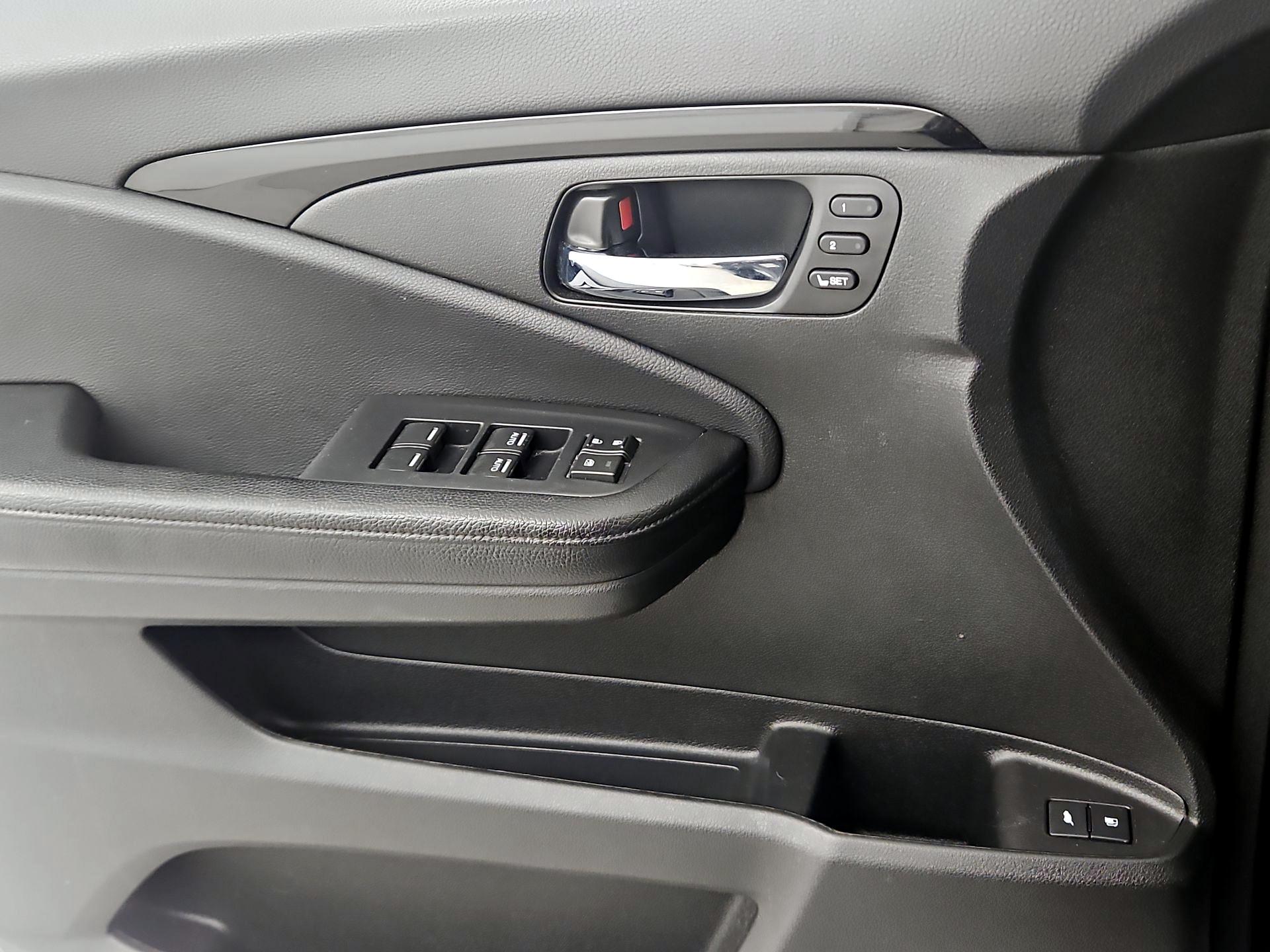 Thumbnail: 2019 Honda Passport - 12