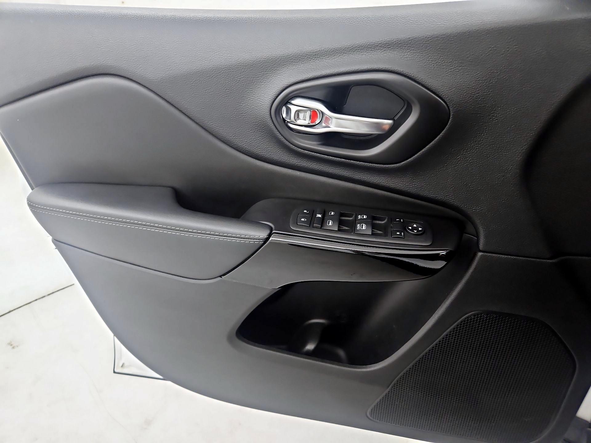 Thumbnail: 2023 Jeep Cherokee - 12