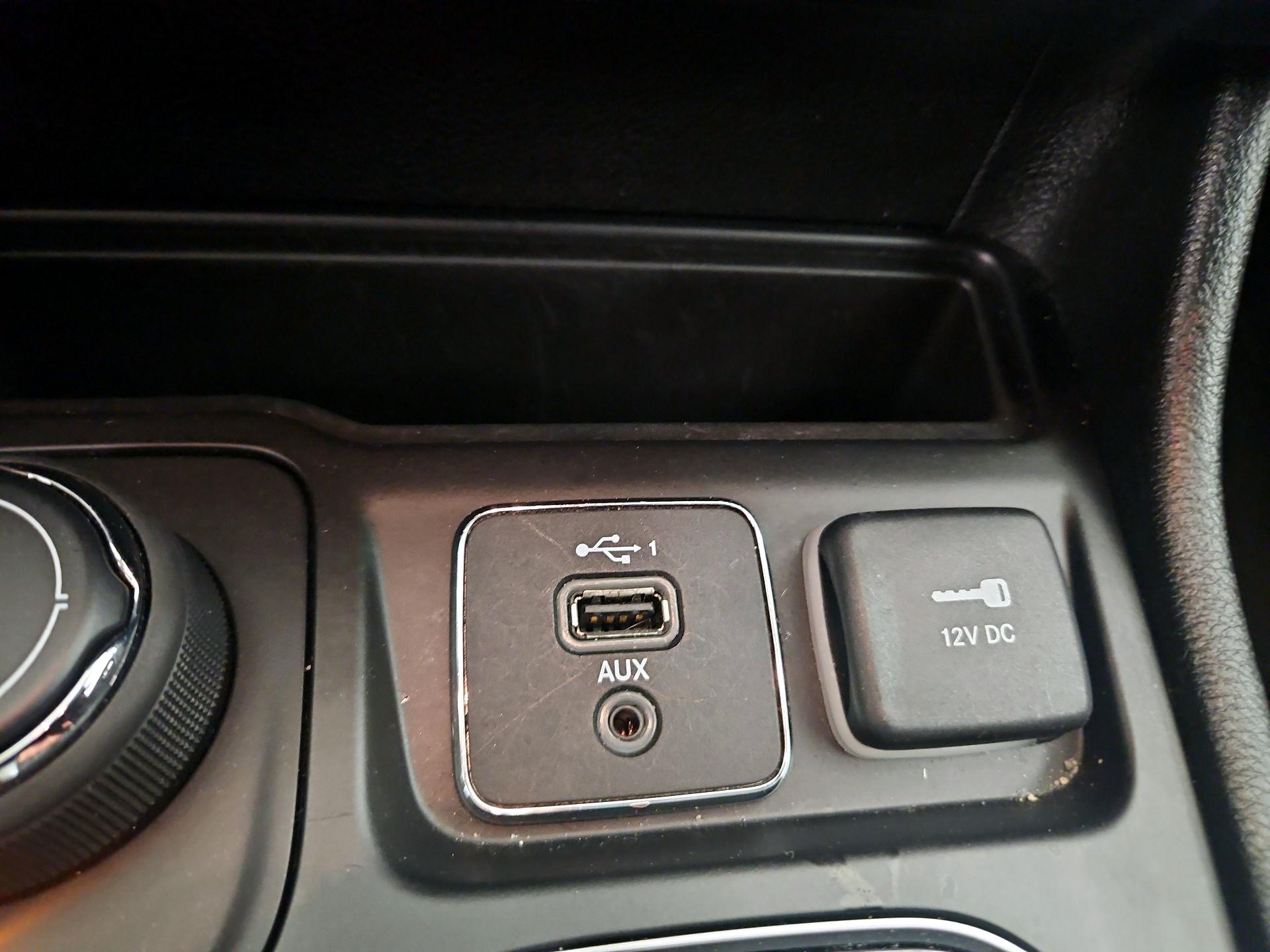 Thumbnail: 2023 Jeep Cherokee - 19