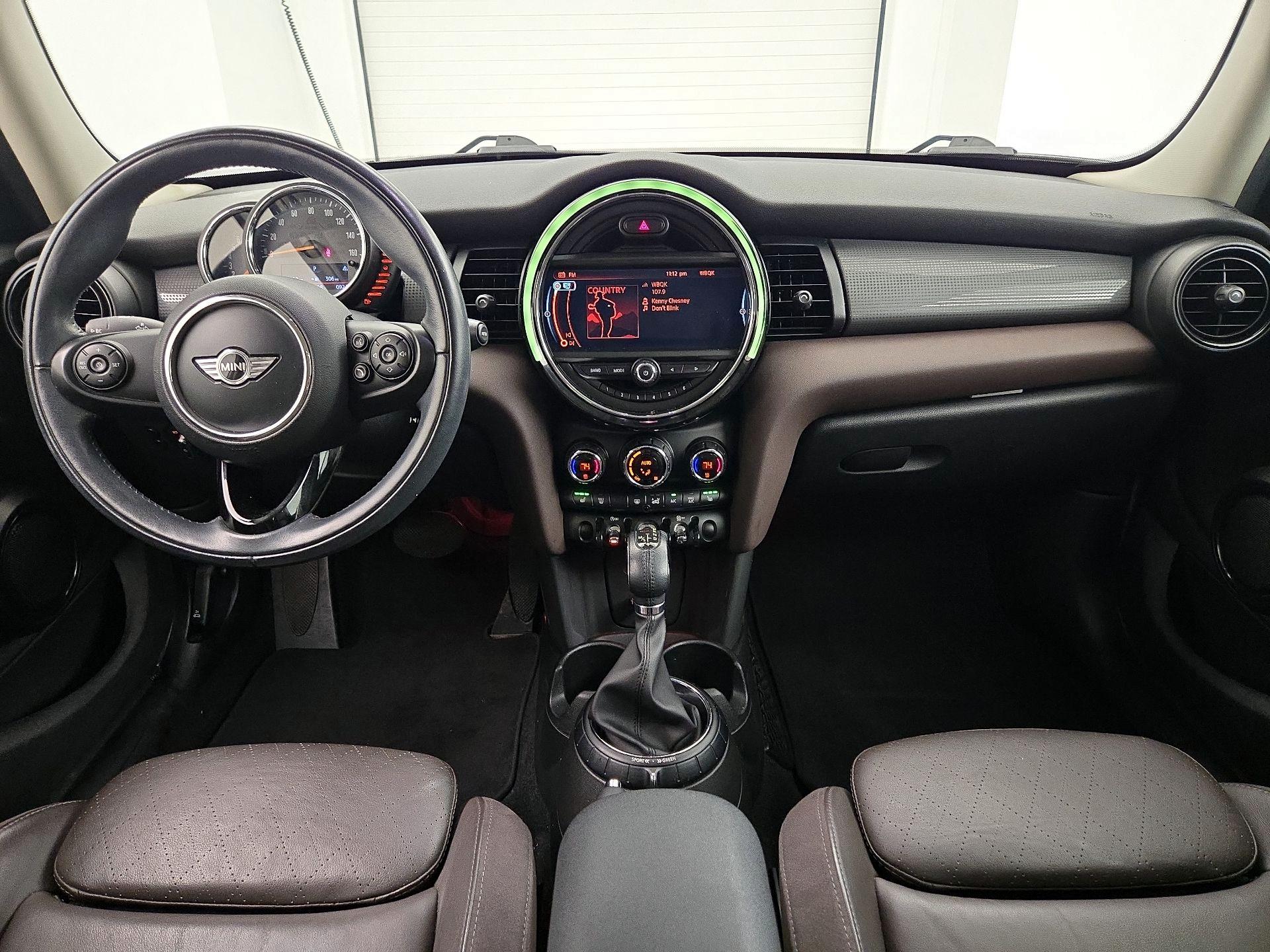 Thumbnail: 2017 MINI Cooper Hardtop - 9