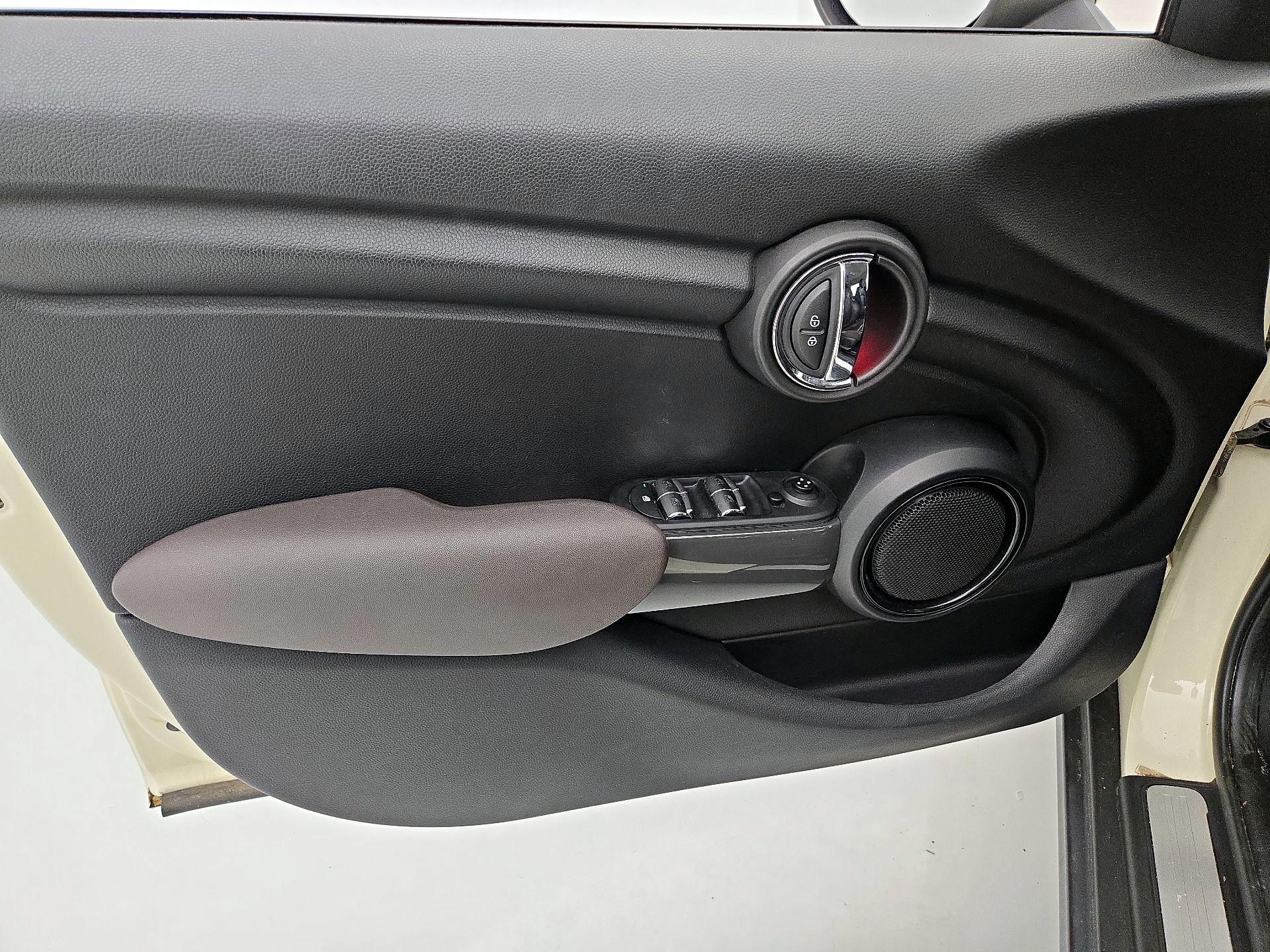 Thumbnail: 2017 MINI Cooper Hardtop - 12