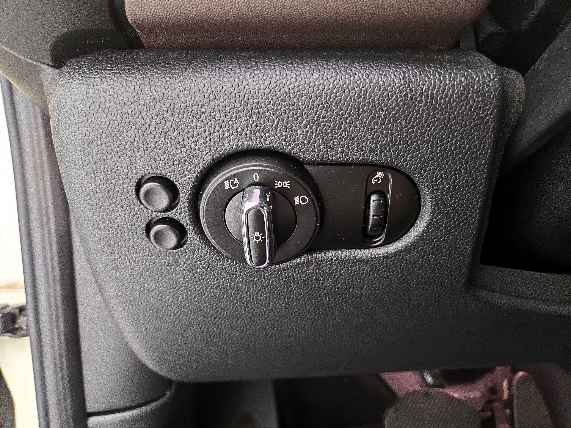 Thumbnail: 2017 MINI Cooper Hardtop - 13