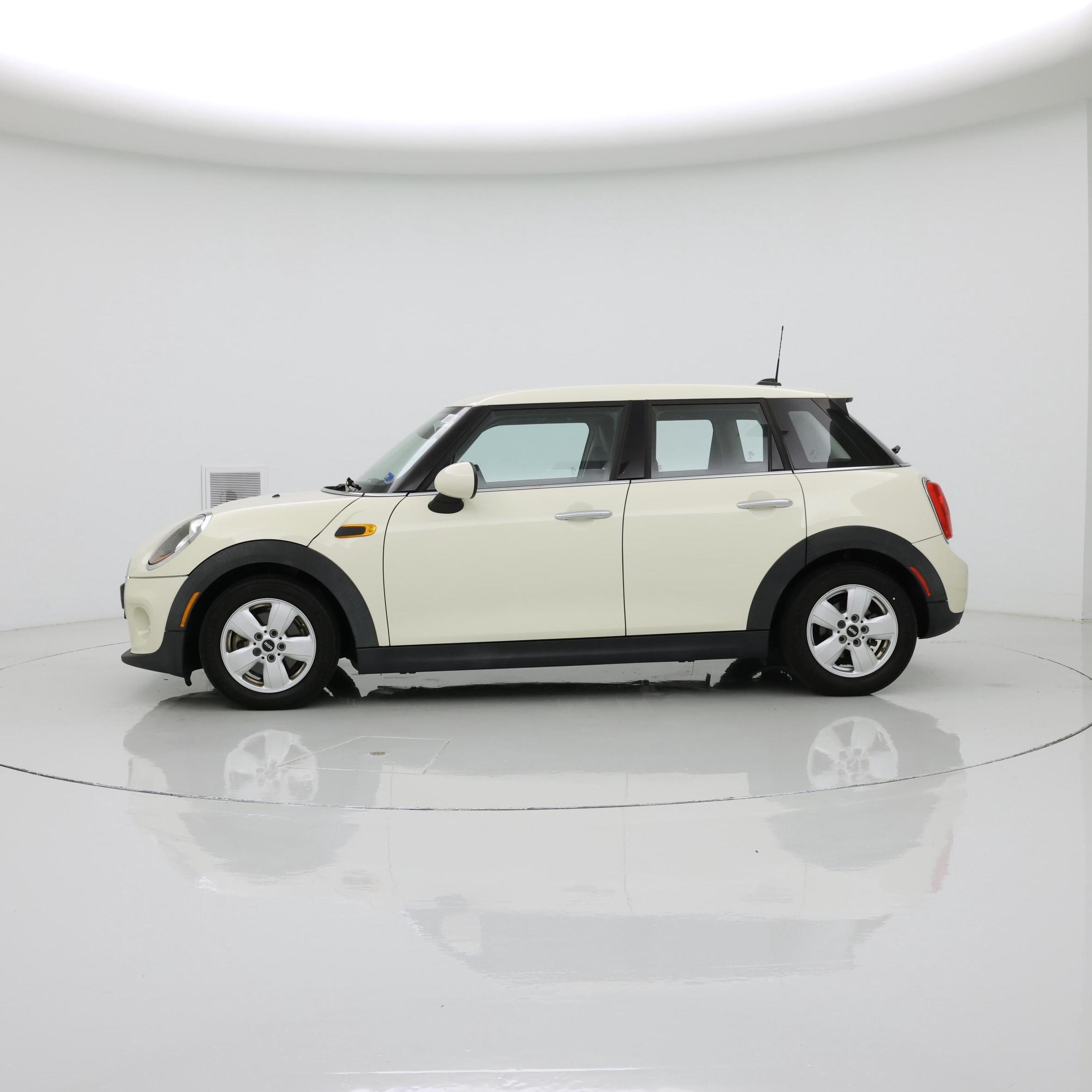 Thumbnail: 2017 MINI Cooper Hardtop - 3