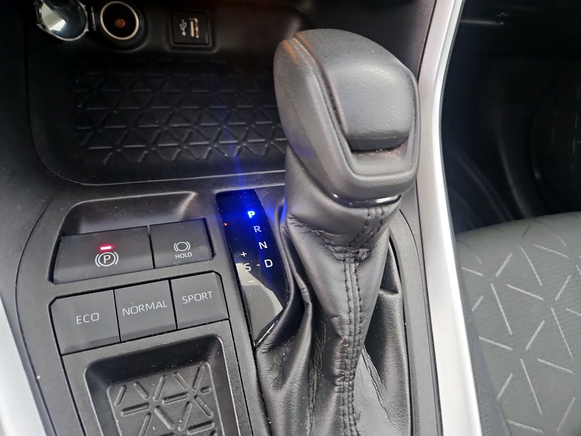 Thumbnail: 2023 Toyota RAV4 - 17