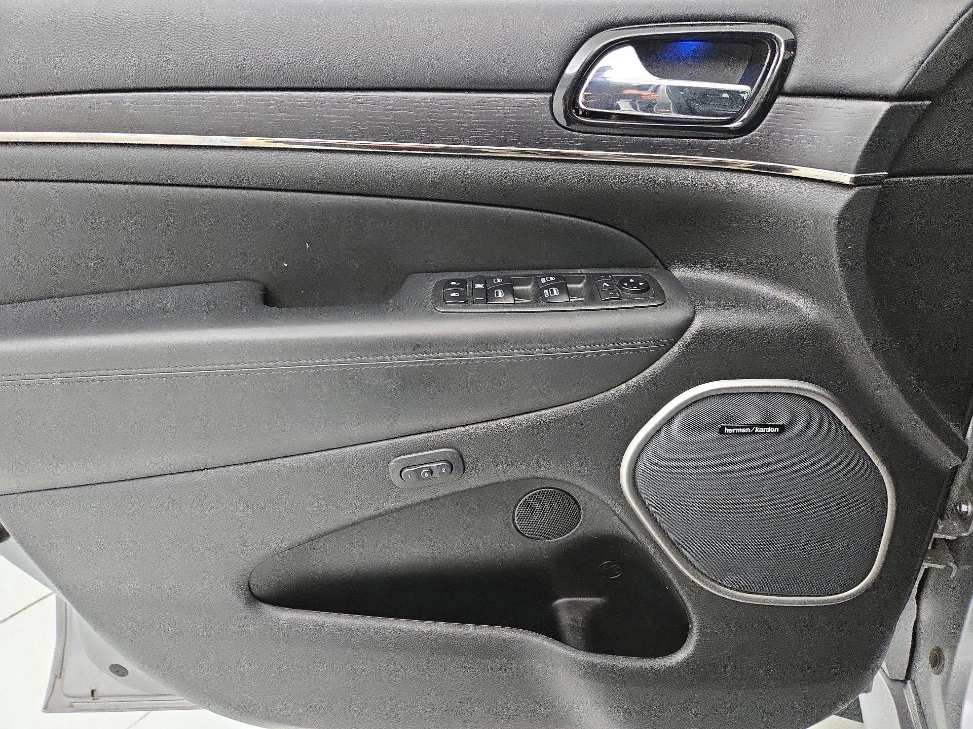 Thumbnail: 2020 Jeep Grand Cherokee - 12