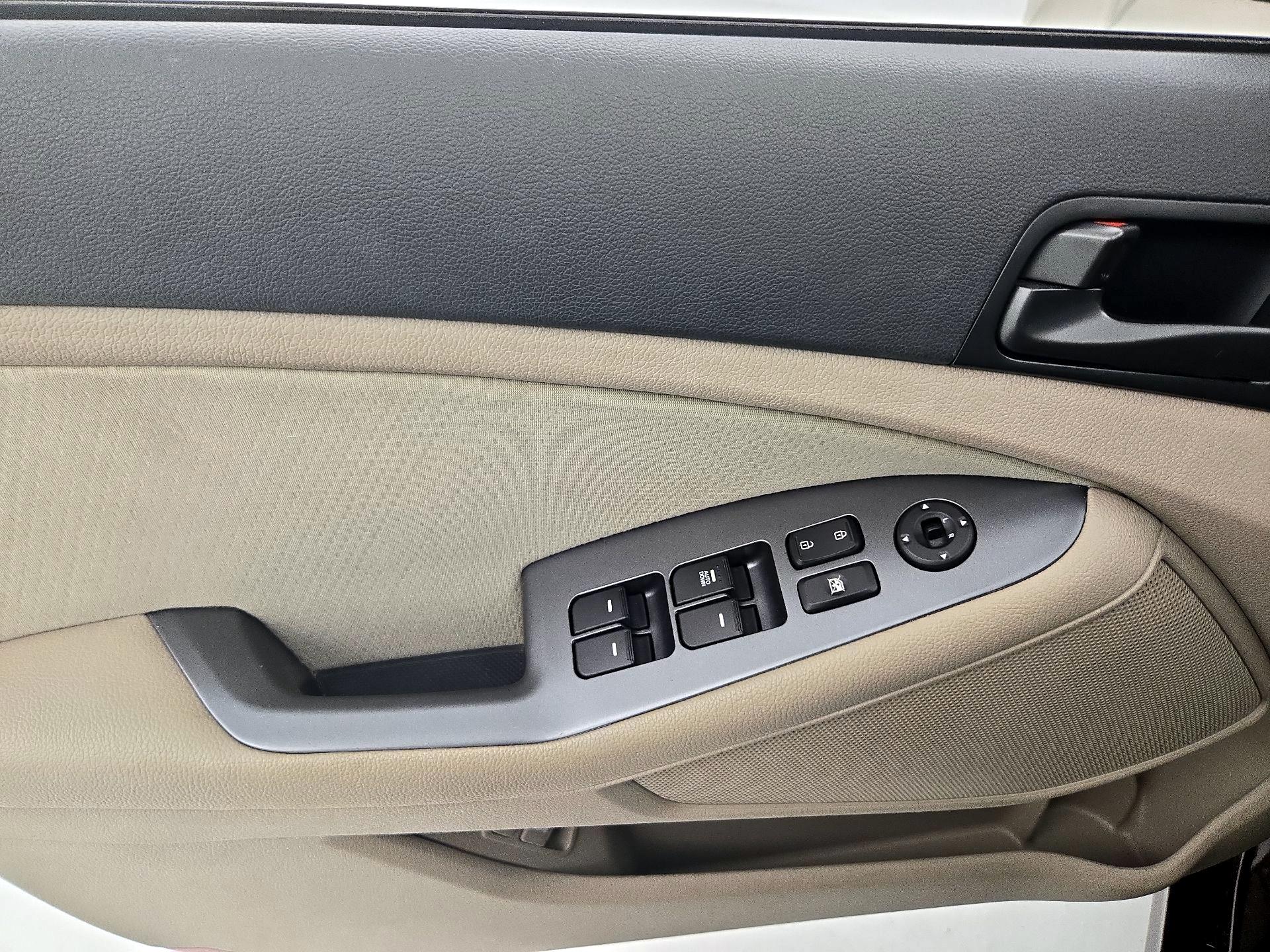 Thumbnail: 2015 Kia Optima - 12