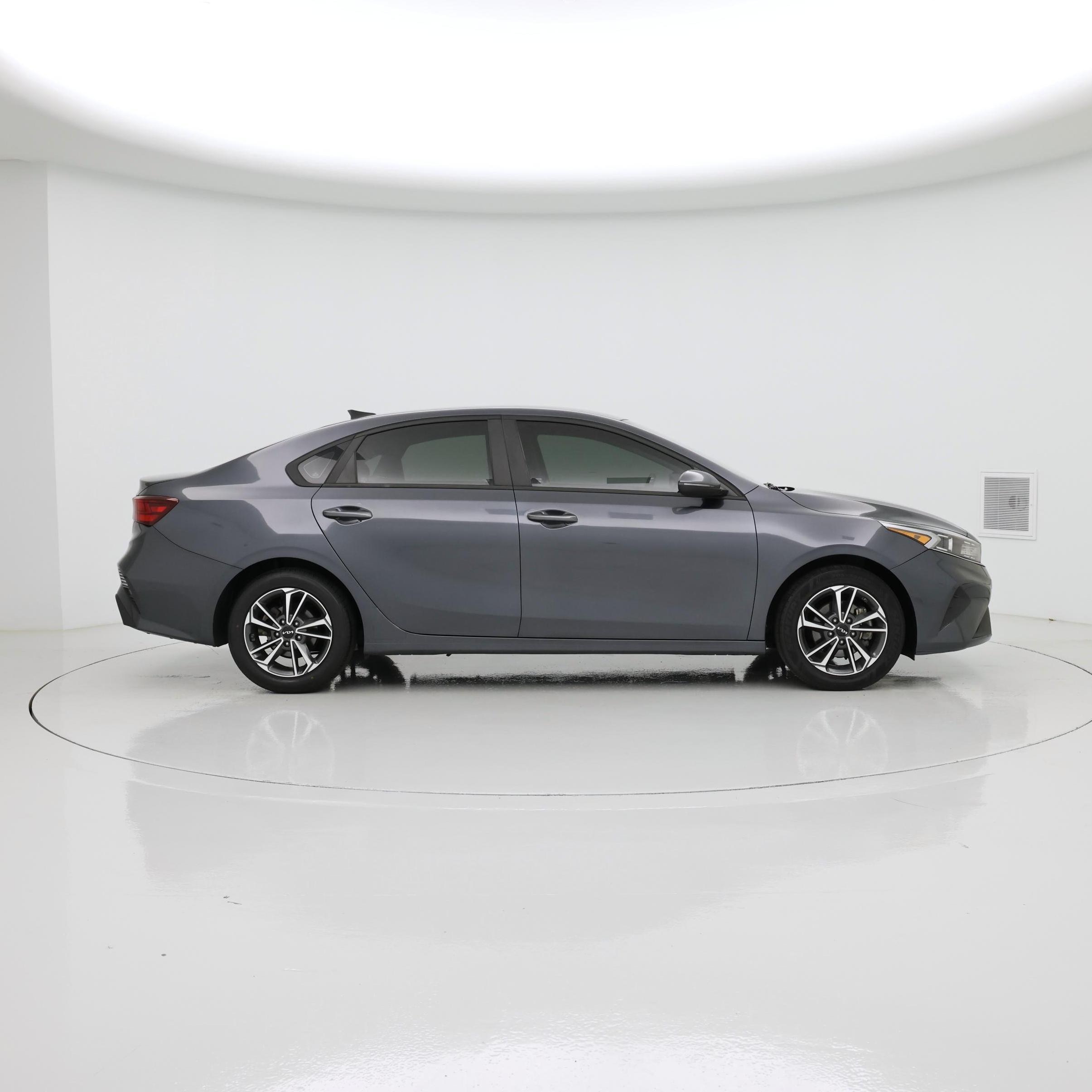 Thumbnail: 2023 Kia Forte - 7