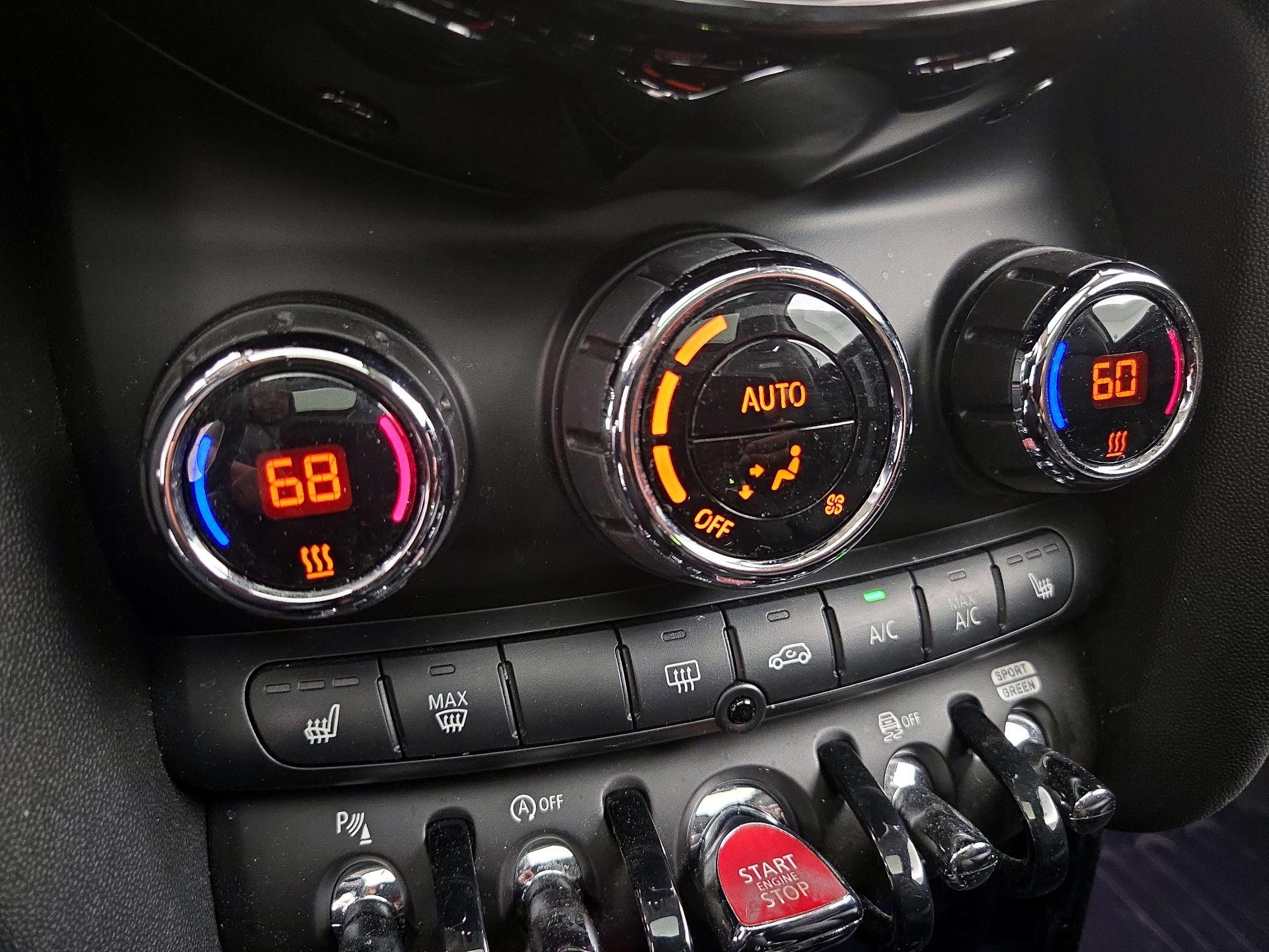 Thumbnail: 2018 MINI Cooper Hardtop - 17