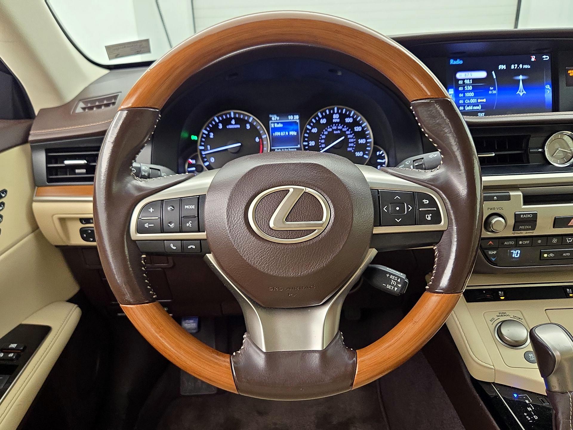 Thumbnail: 2016 Lexus ES - 10