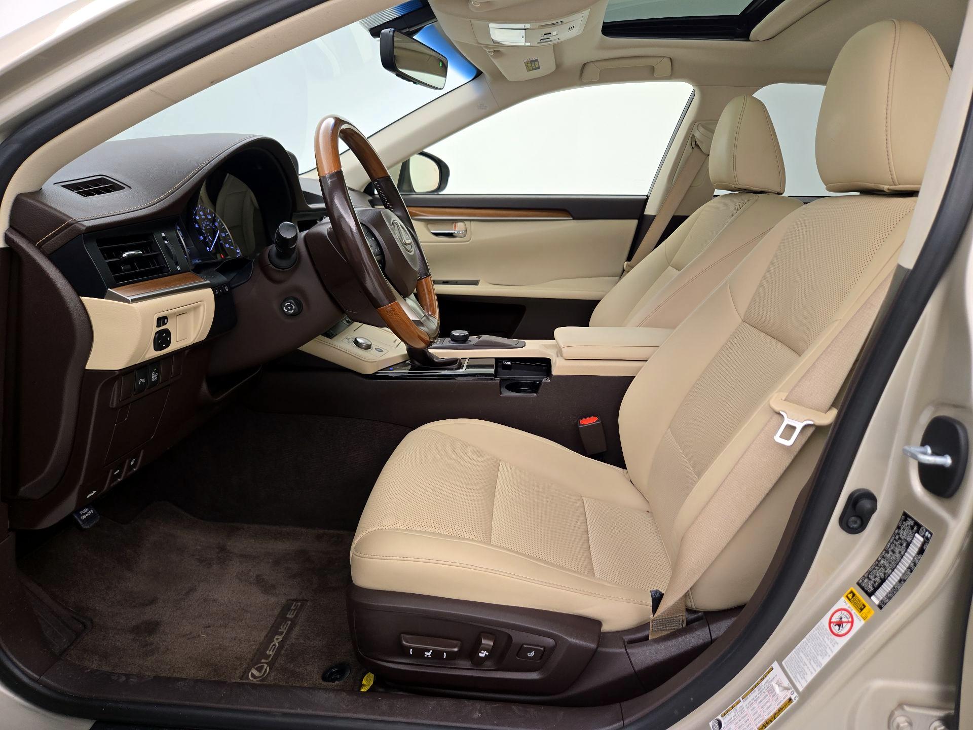 Thumbnail: 2016 Lexus ES - 11