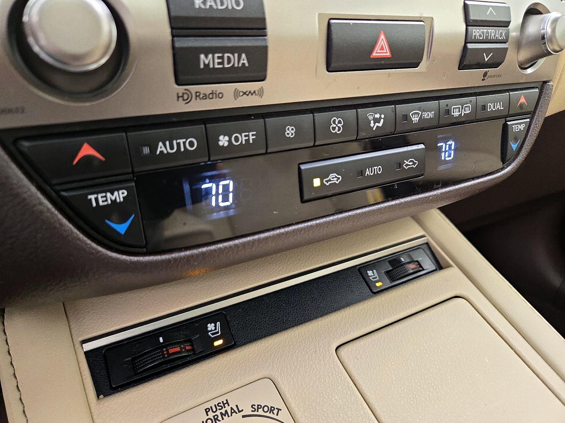 Thumbnail: 2016 Lexus ES - 16