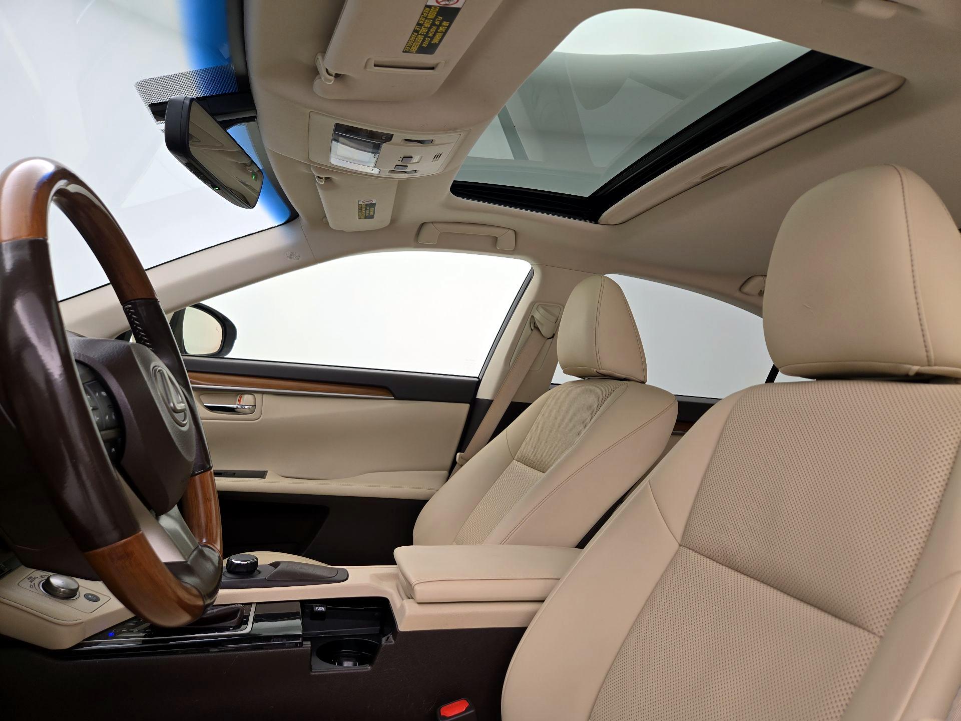 Thumbnail: 2016 Lexus ES - 19