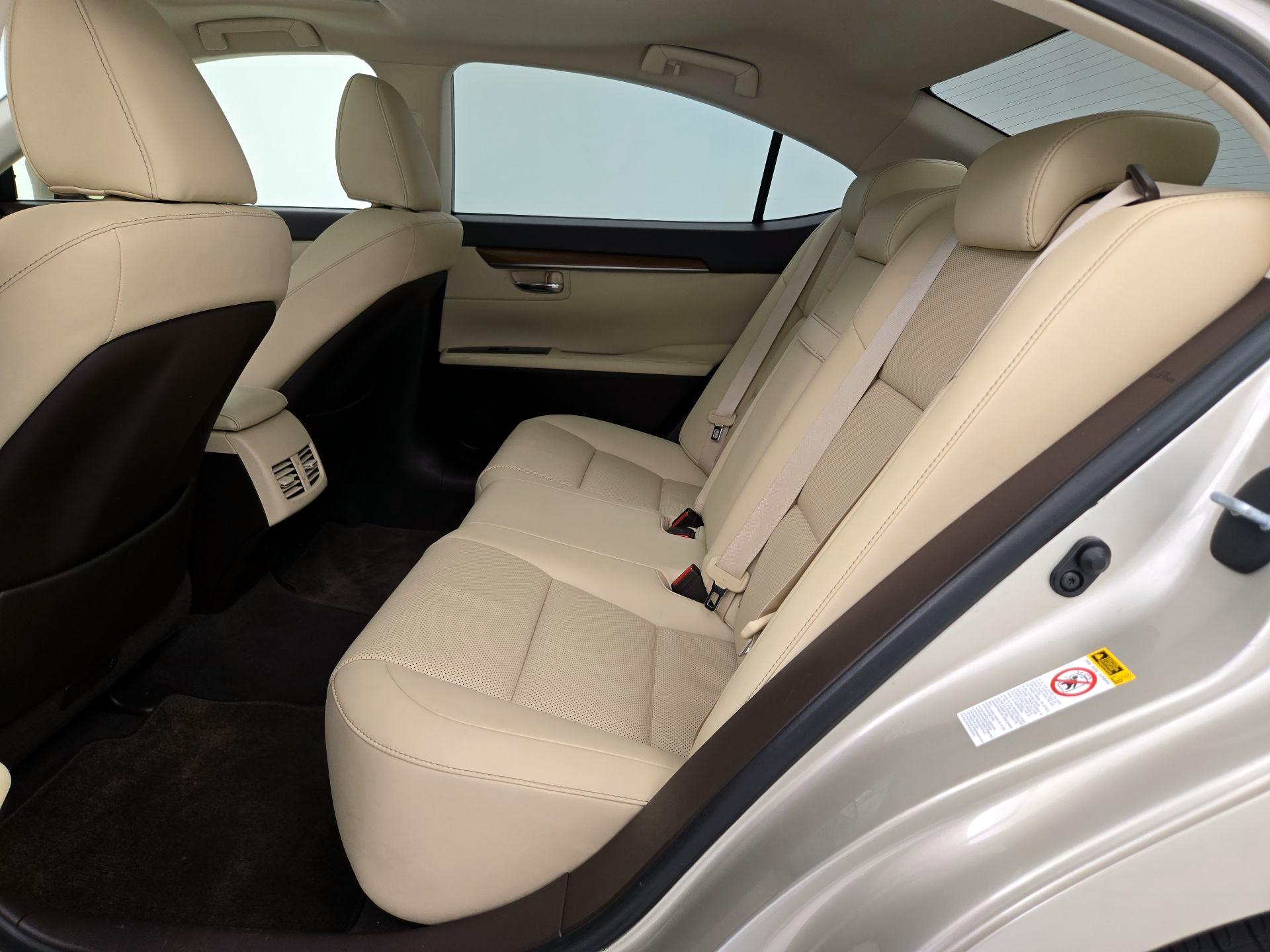 Thumbnail: 2016 Lexus ES - 20