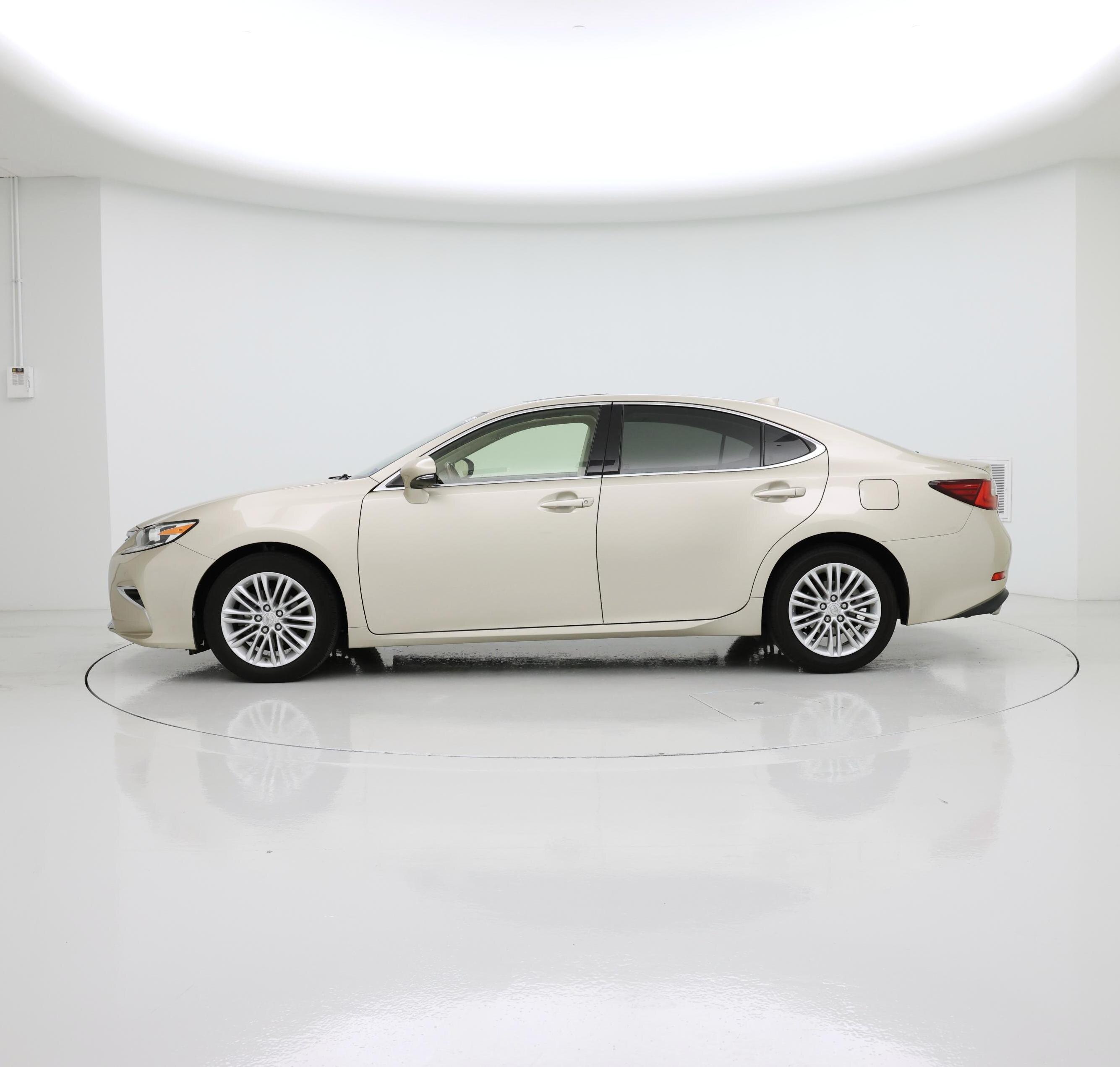 Thumbnail: 2016 Lexus ES - 3