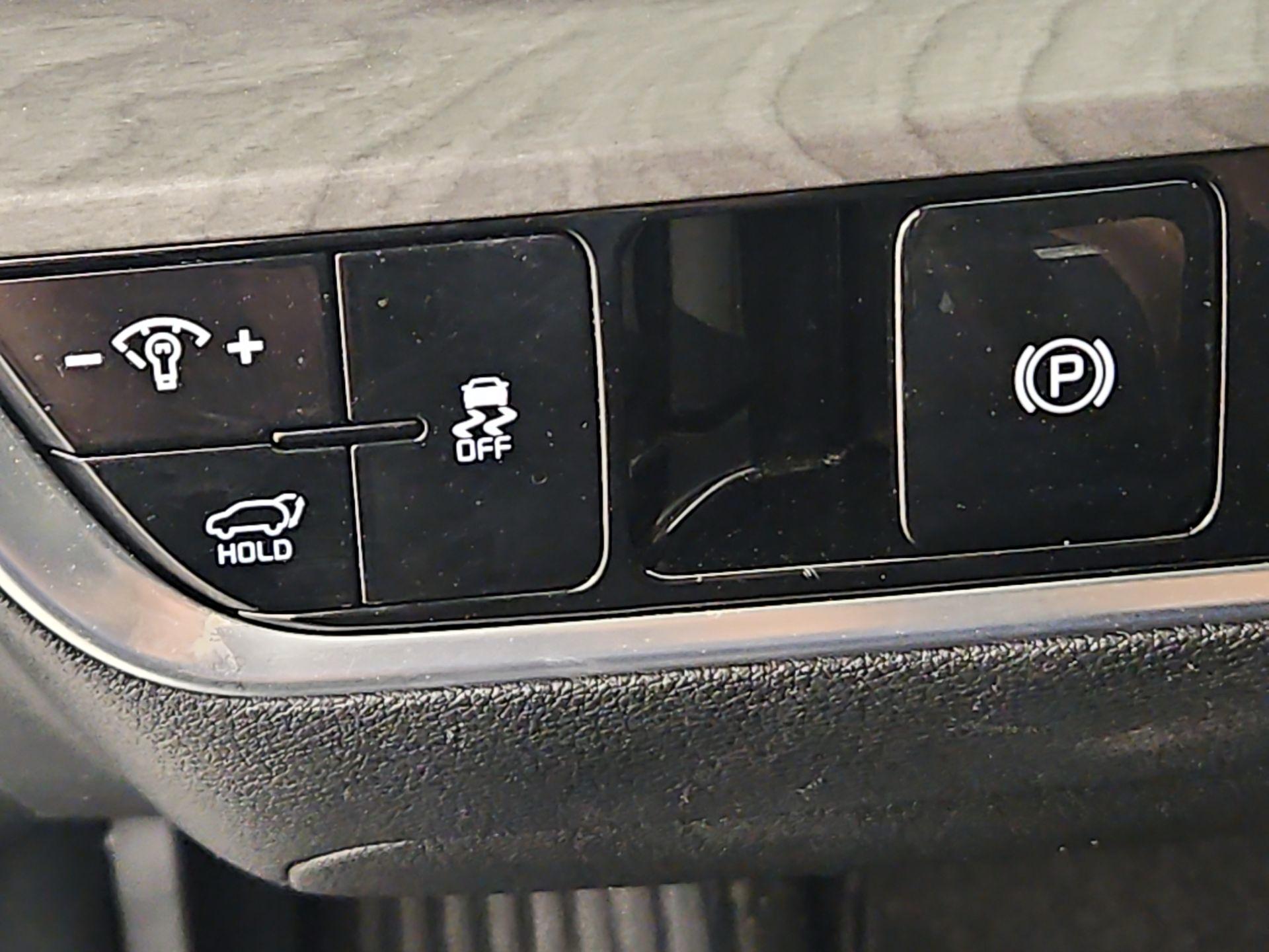 Thumbnail: 2023 Kia Sportage - 13