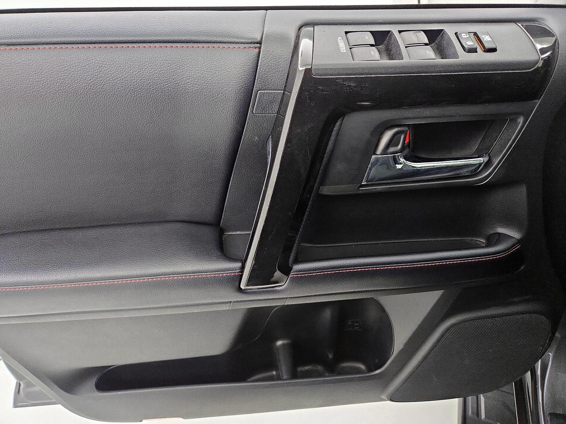 Thumbnail: 2019 Toyota 4Runner - 12