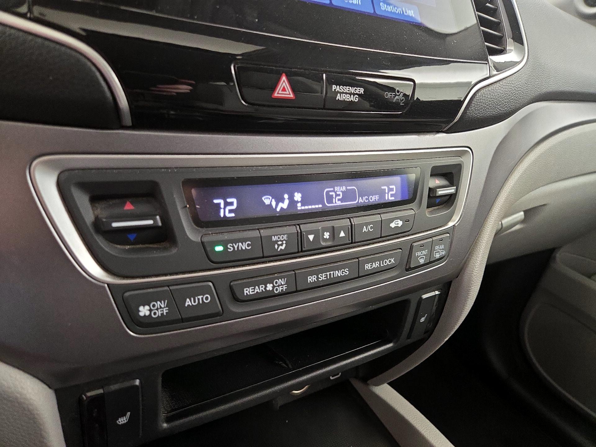 Thumbnail: 2019 Honda Pilot - 16