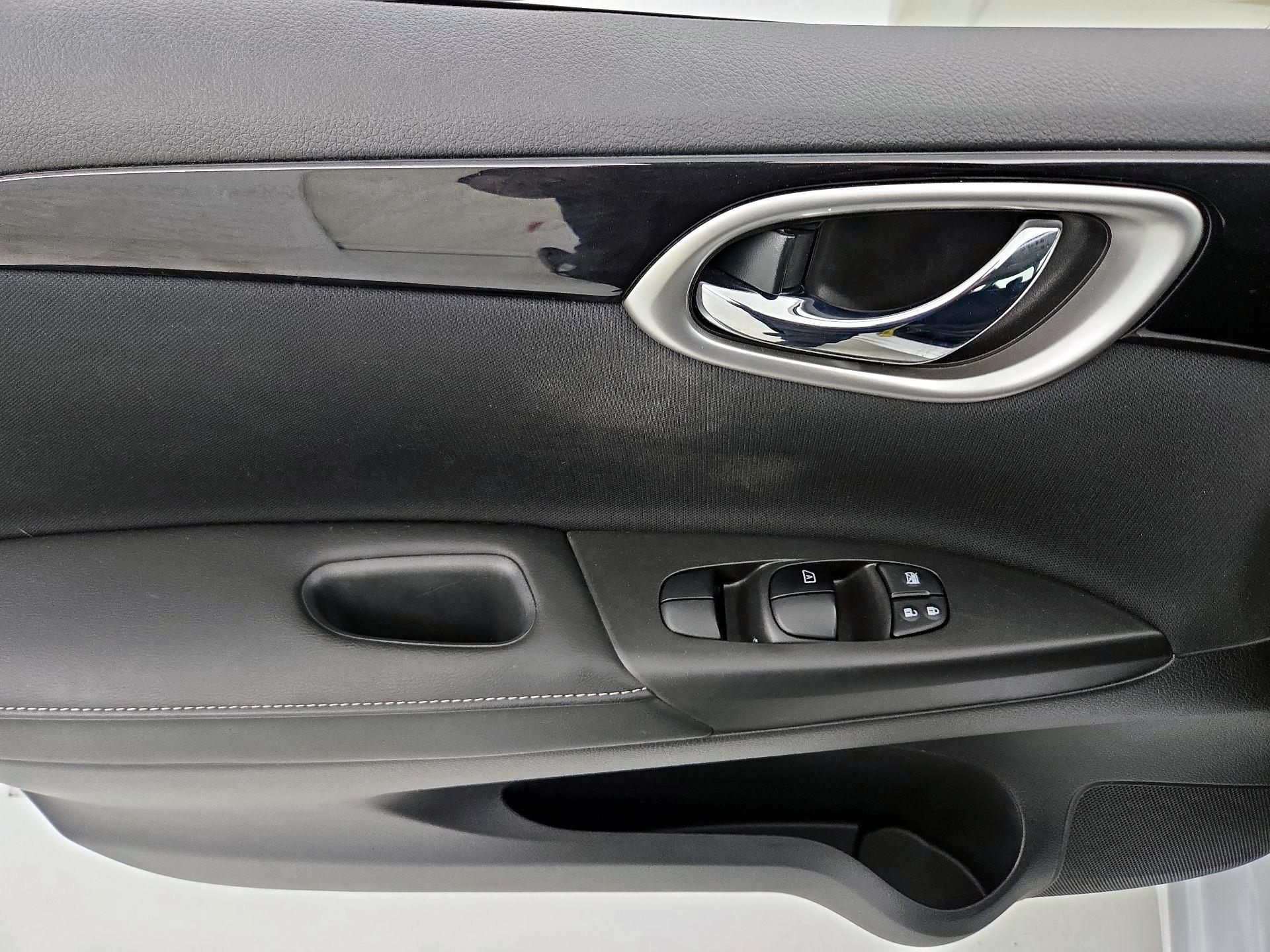 Thumbnail: 2019 Nissan Sentra - 12