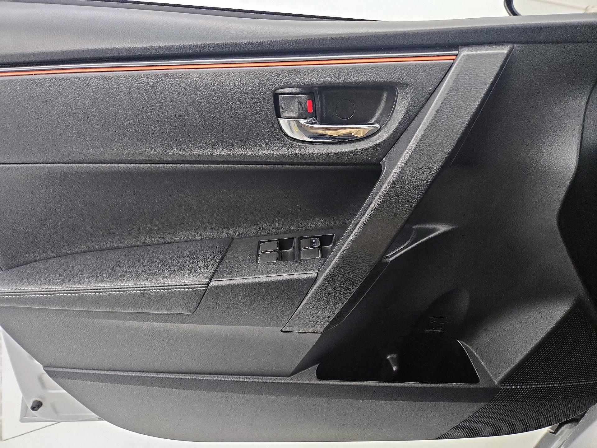 Thumbnail: 2018 Toyota Corolla - 12