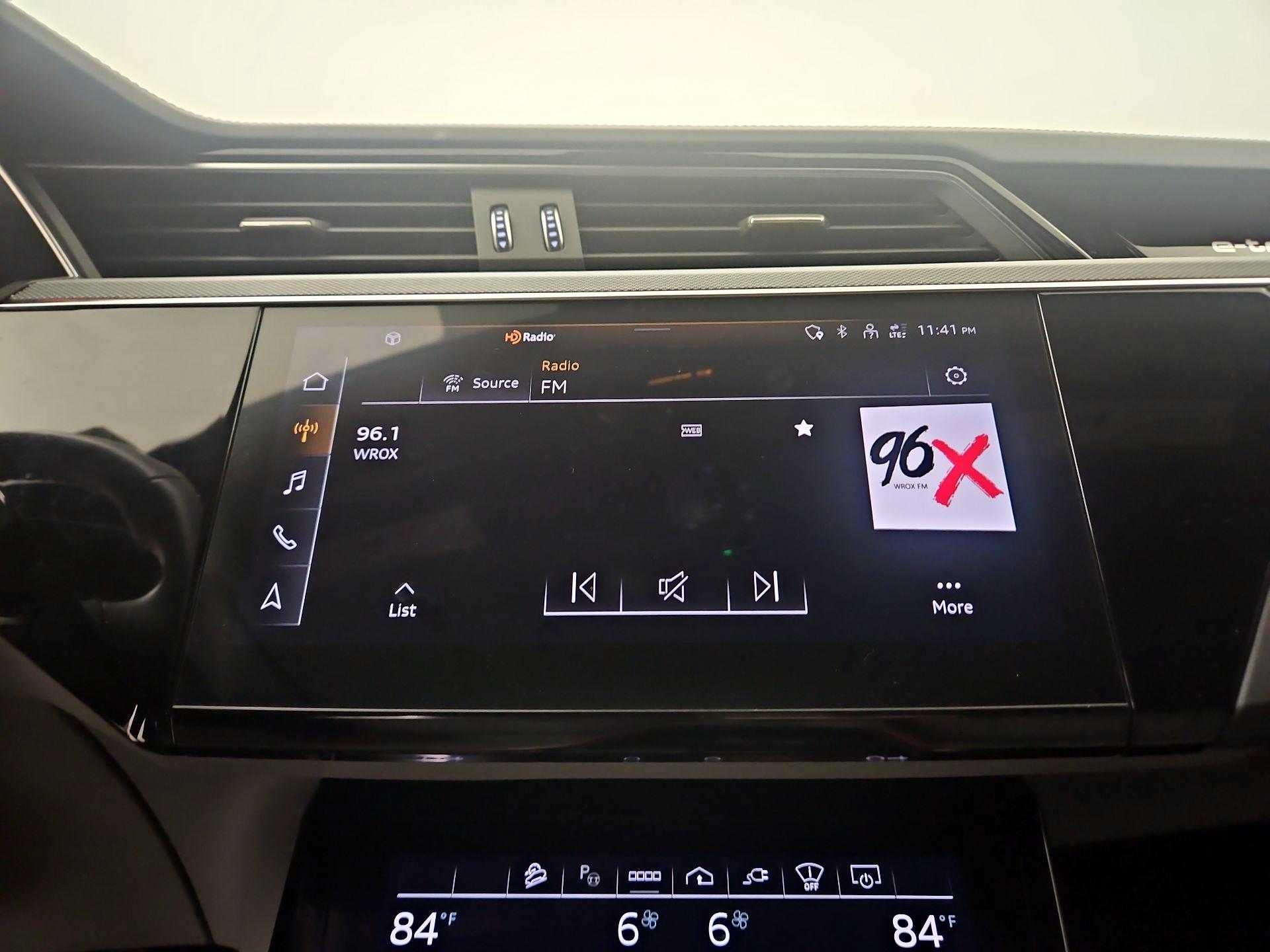 Thumbnail: 2024 Audi Q8 e-tron - 16