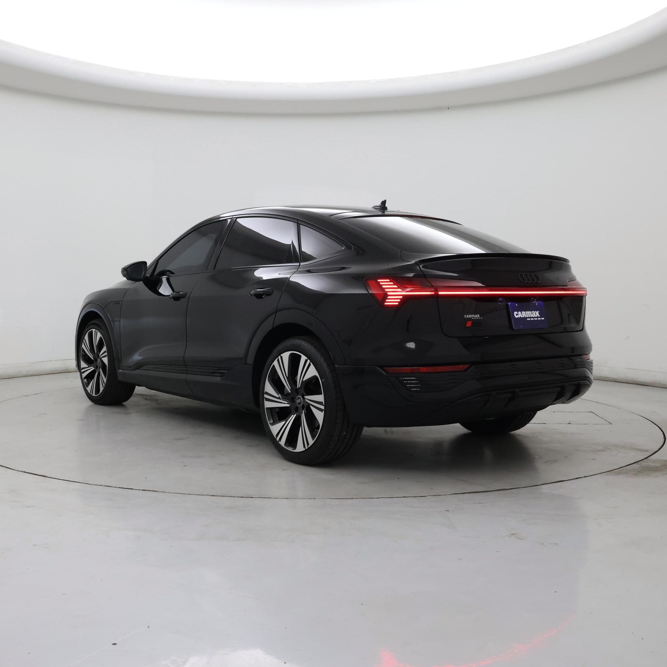 Thumbnail: 2024 Audi Q8 e-tron - 2