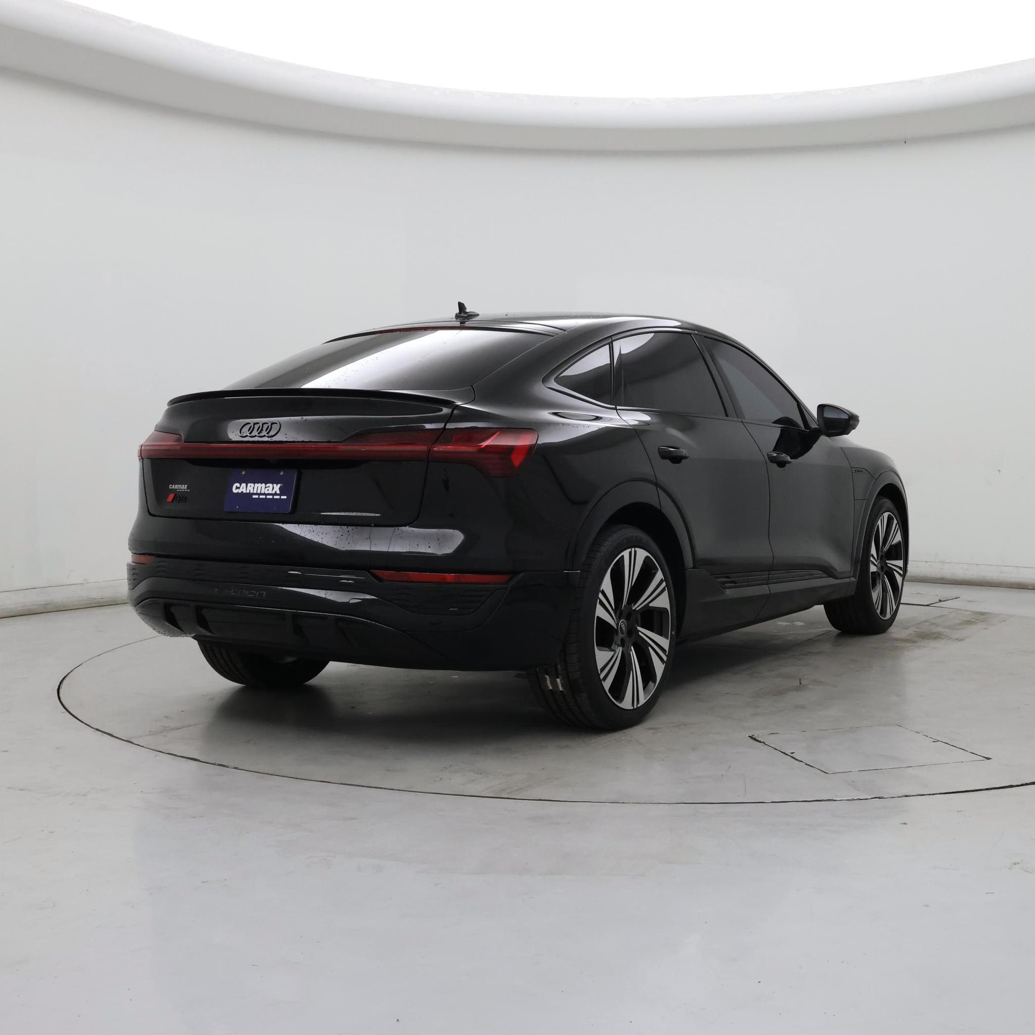 Thumbnail: 2024 Audi Q8 e-tron - 8