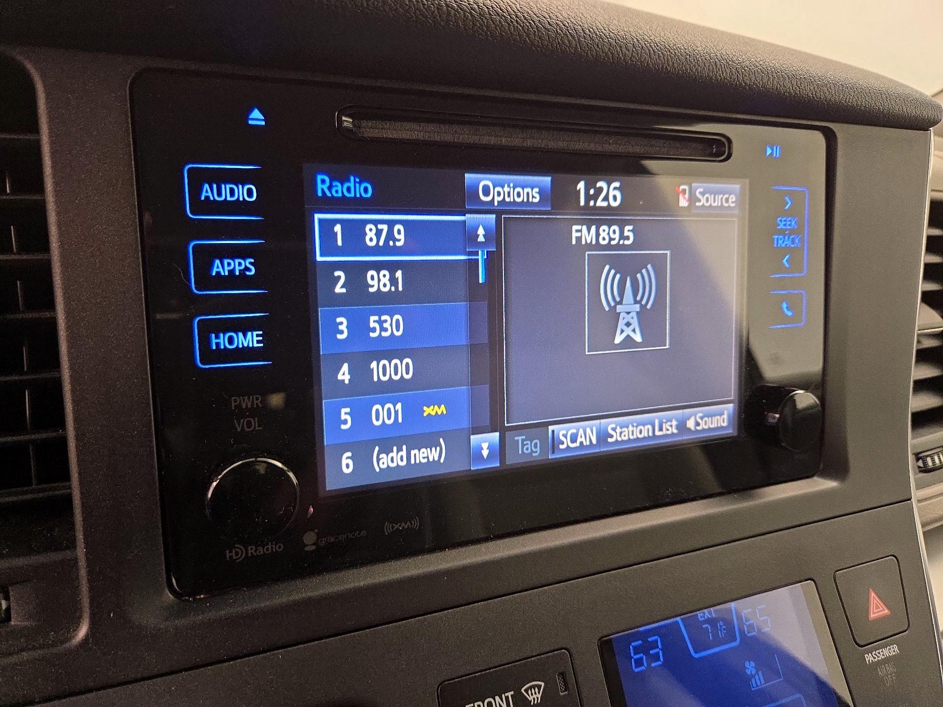 Thumbnail: 2017 Toyota Sienna - 15