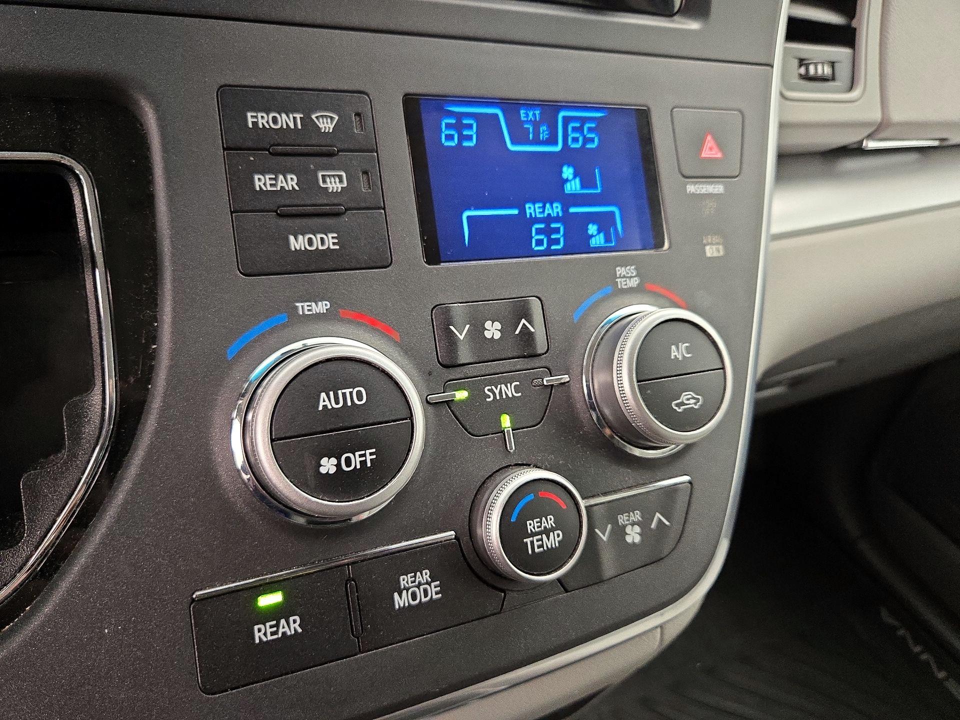 Thumbnail: 2017 Toyota Sienna - 16