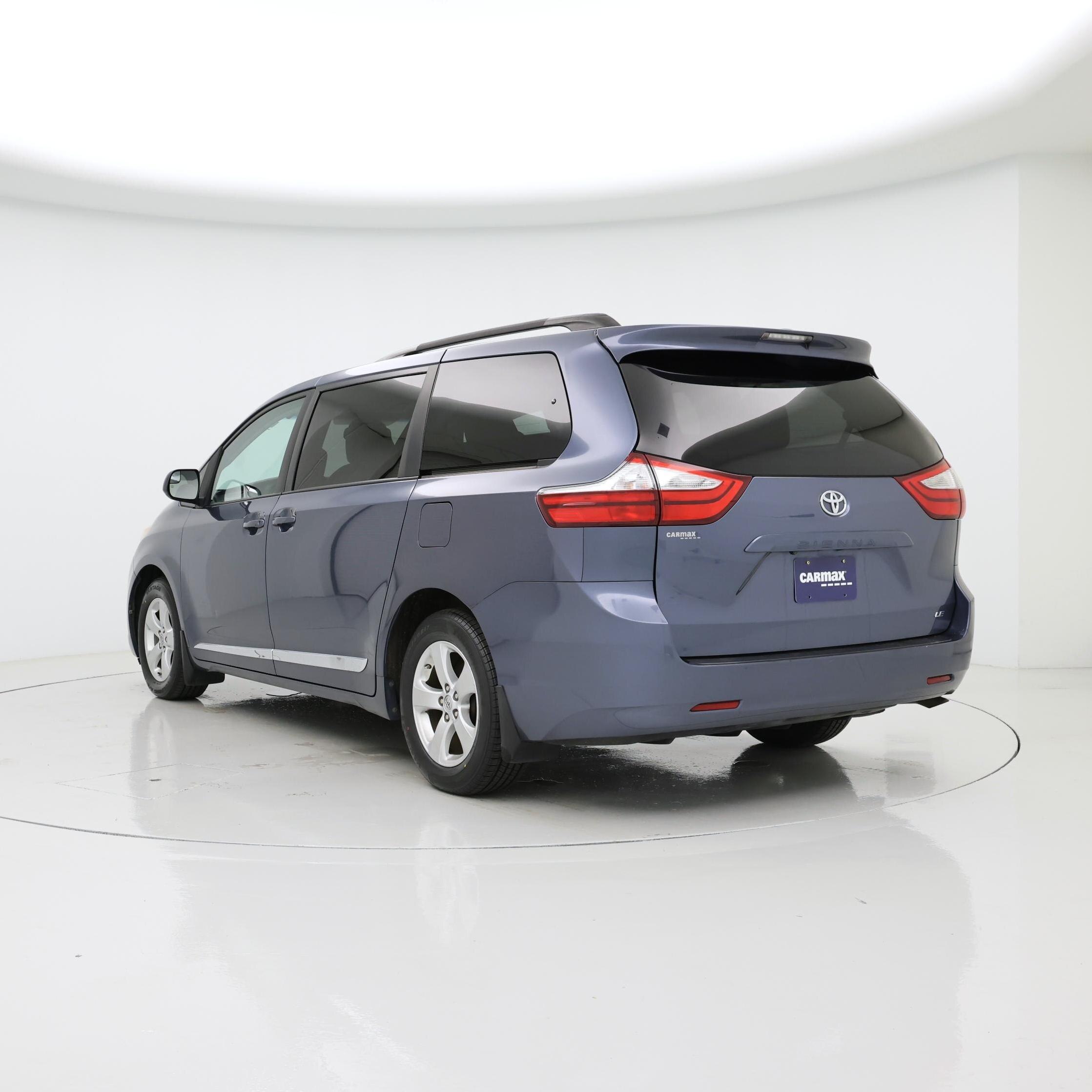 Thumbnail: 2017 Toyota Sienna - 2