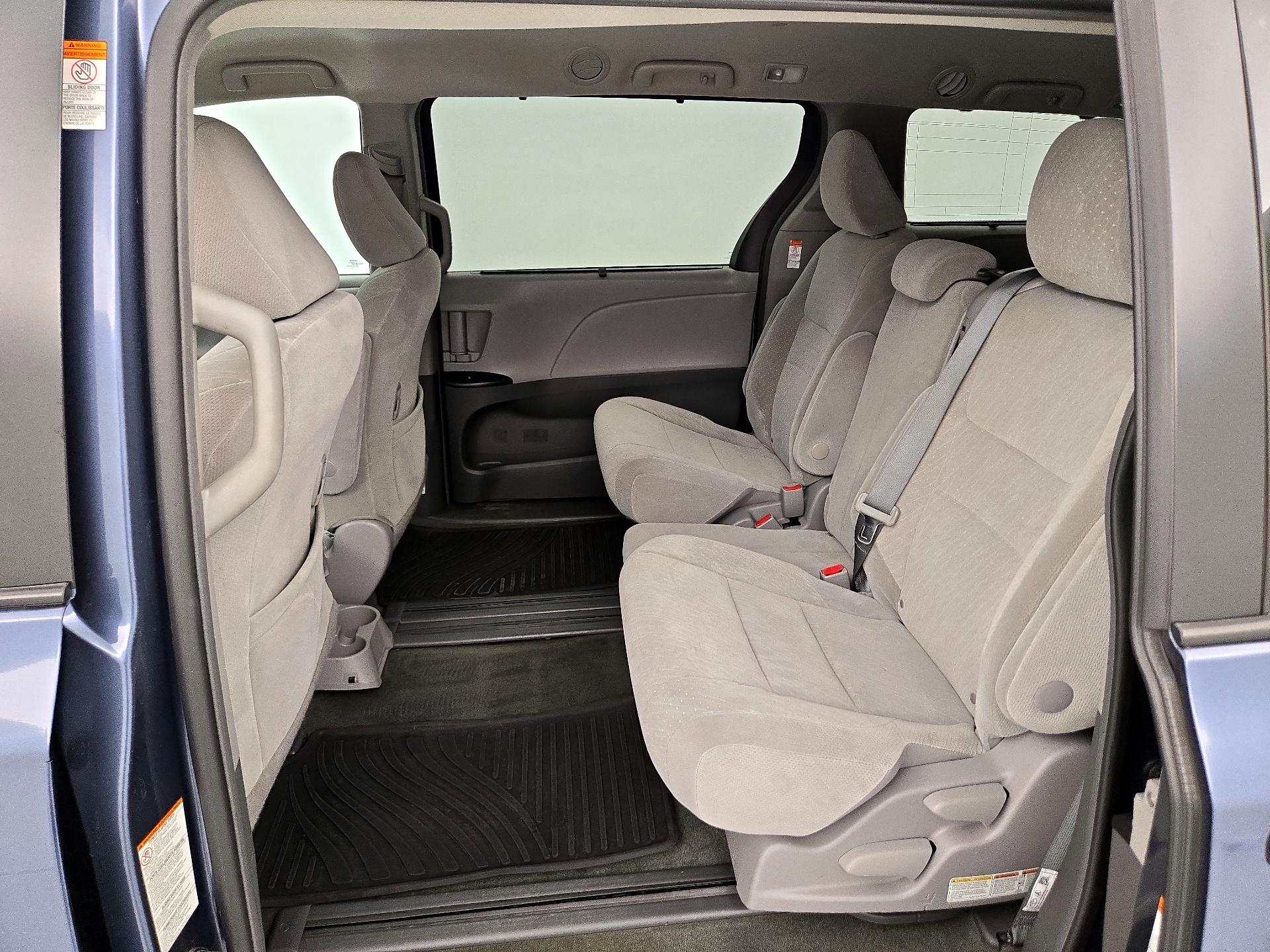 Thumbnail: 2017 Toyota Sienna - 19
