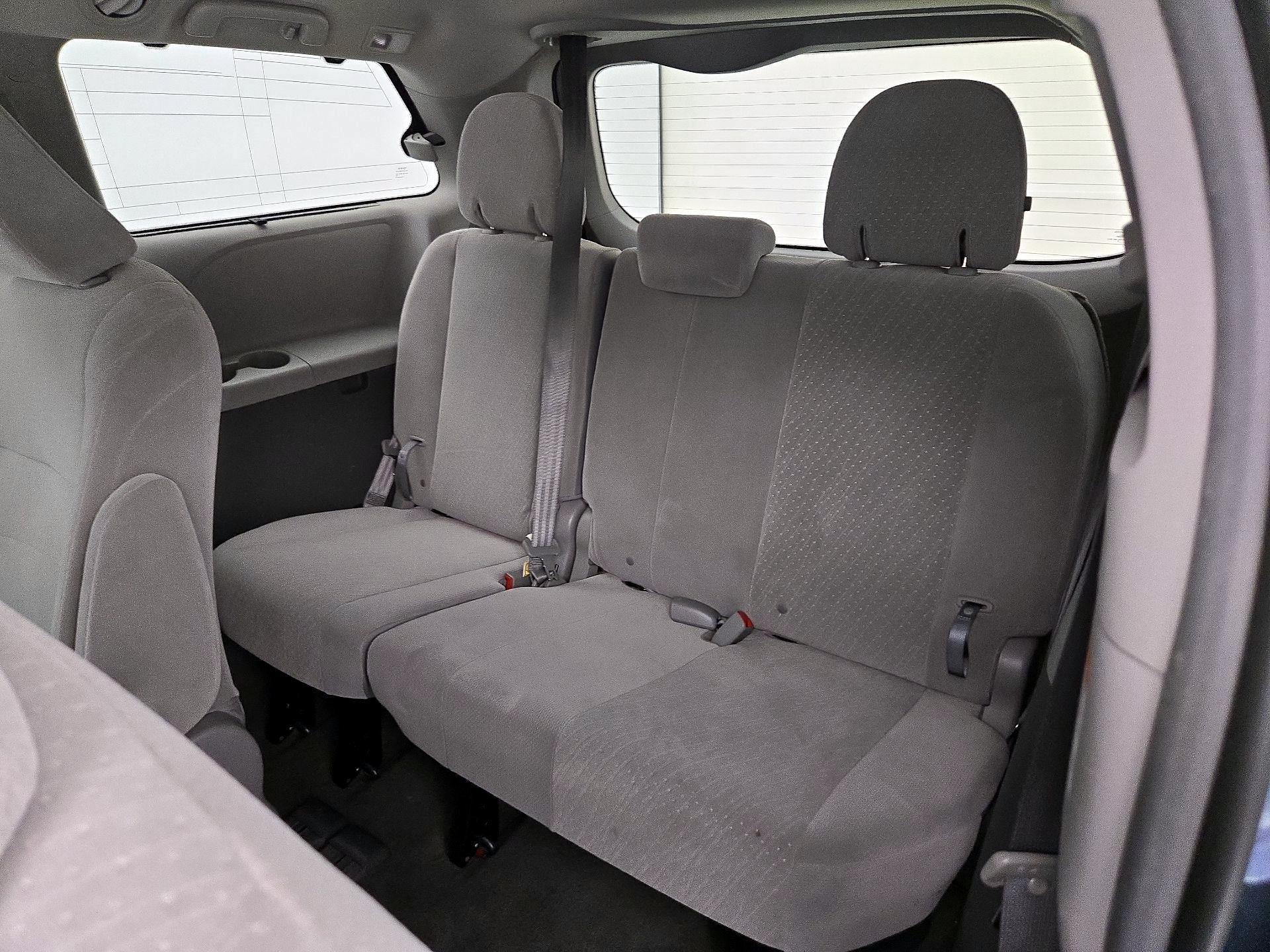 Thumbnail: 2017 Toyota Sienna - 20