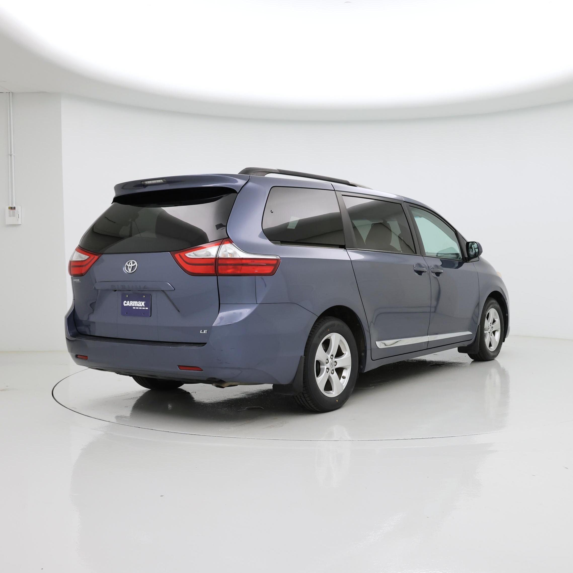 Thumbnail: 2017 Toyota Sienna - 8