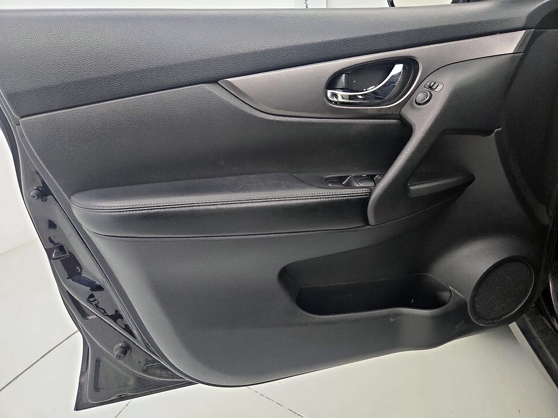 Thumbnail: 2015 Nissan Rogue - 12