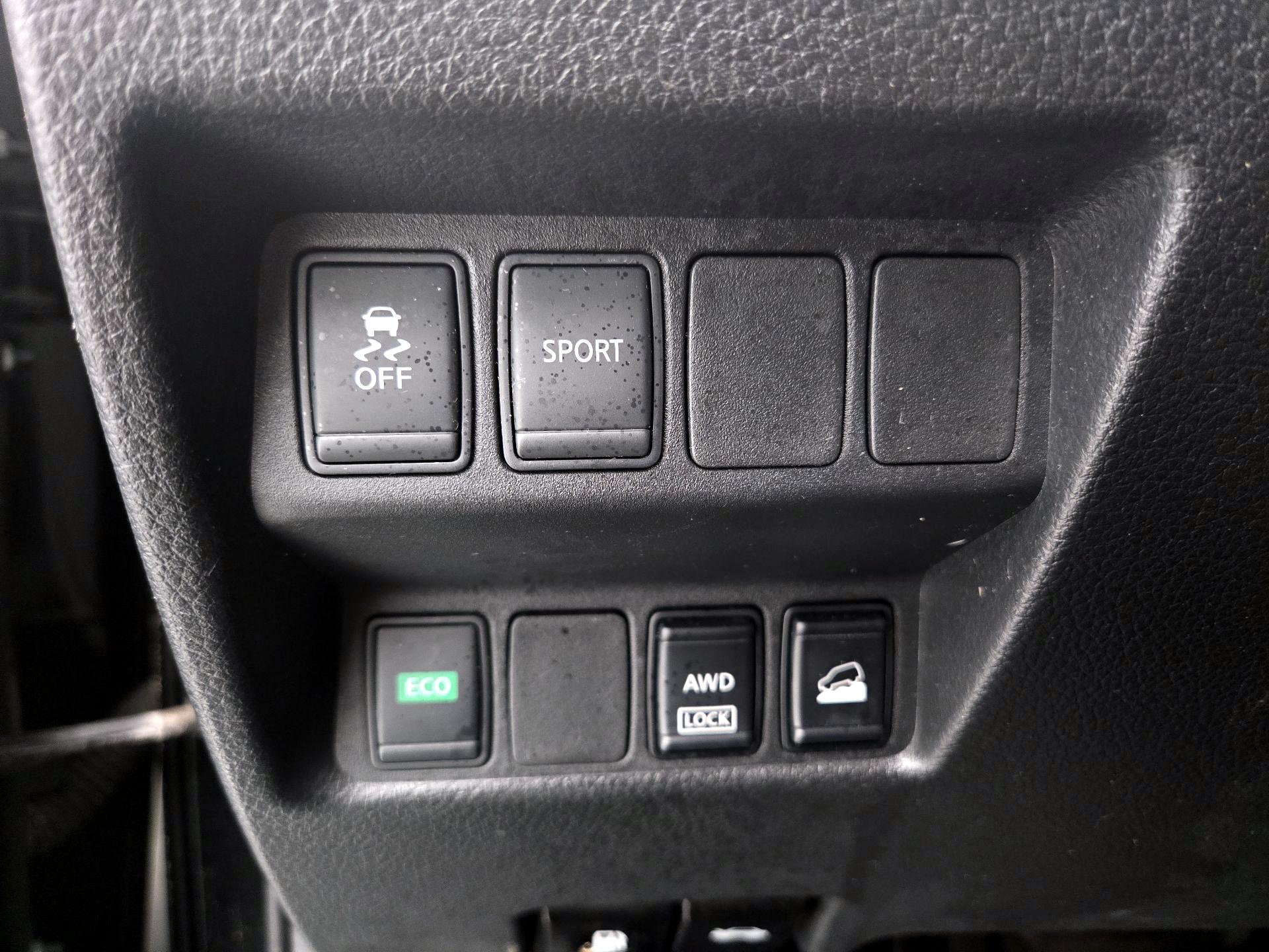 Thumbnail: 2015 Nissan Rogue - 13