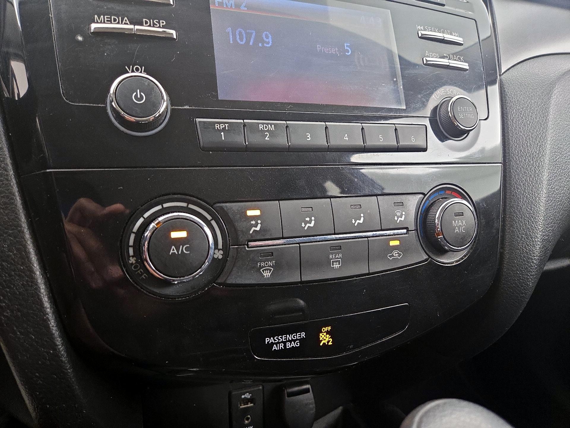 Thumbnail: 2015 Nissan Rogue - 16
