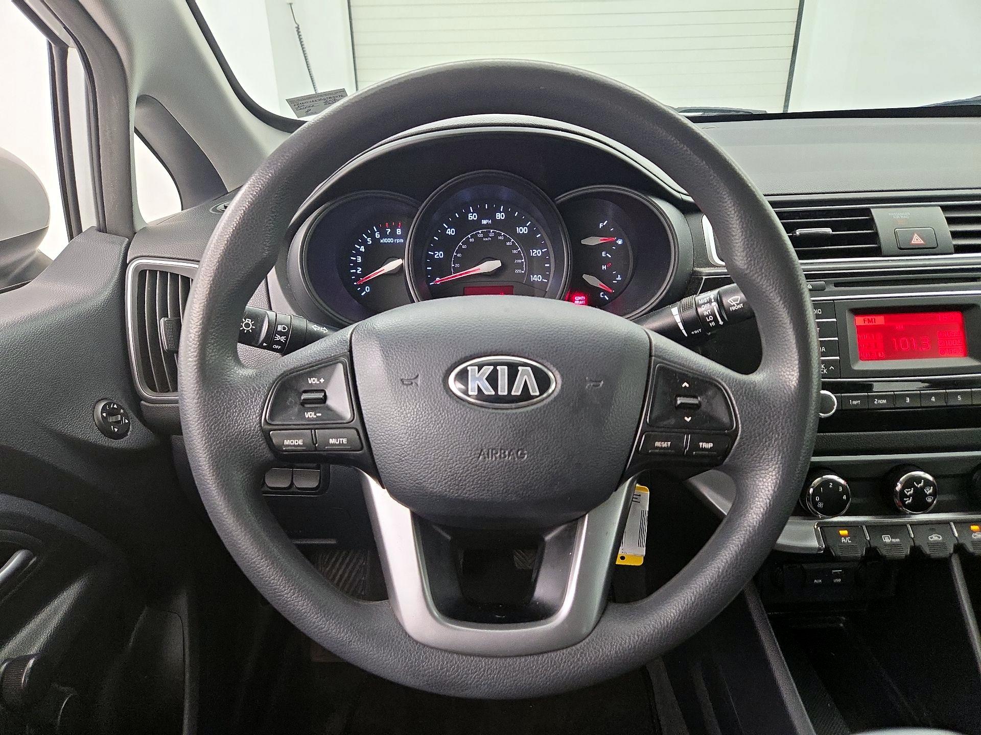 Thumbnail: 2016 Kia Rio - 10